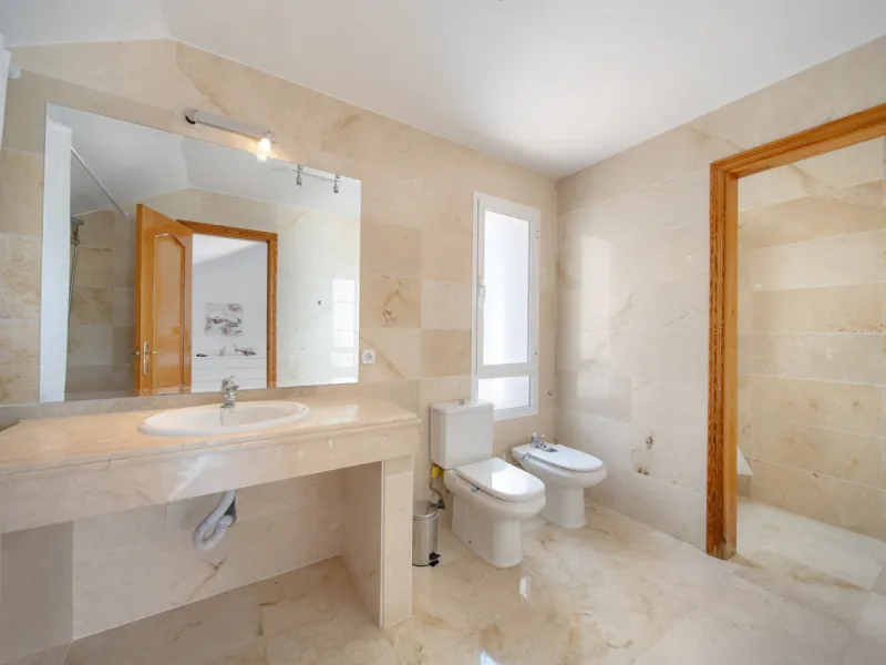 Apartment - Penthouse Duplex в продаже в Marbella, Málaga. В доме 3 спален и 4 ванных комнат. Площадь дома 216 м²