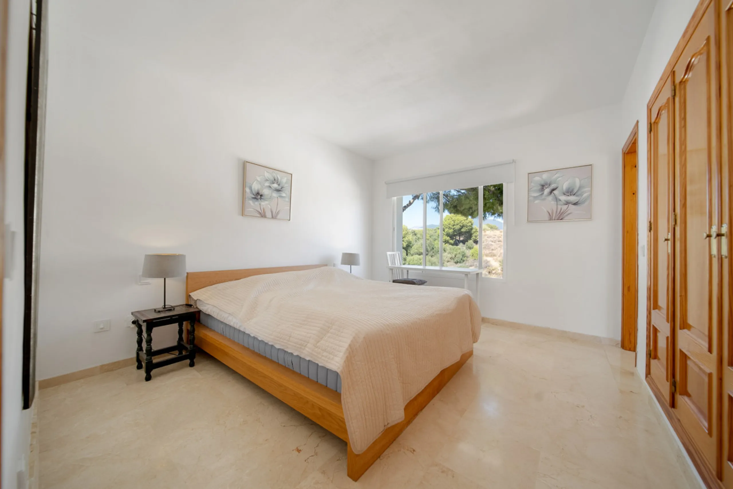 Apartment - Penthouse Duplex в продаже в Marbella, Málaga. В доме 3 спален и 4 ванных комнат. Площадь дома 216 м²