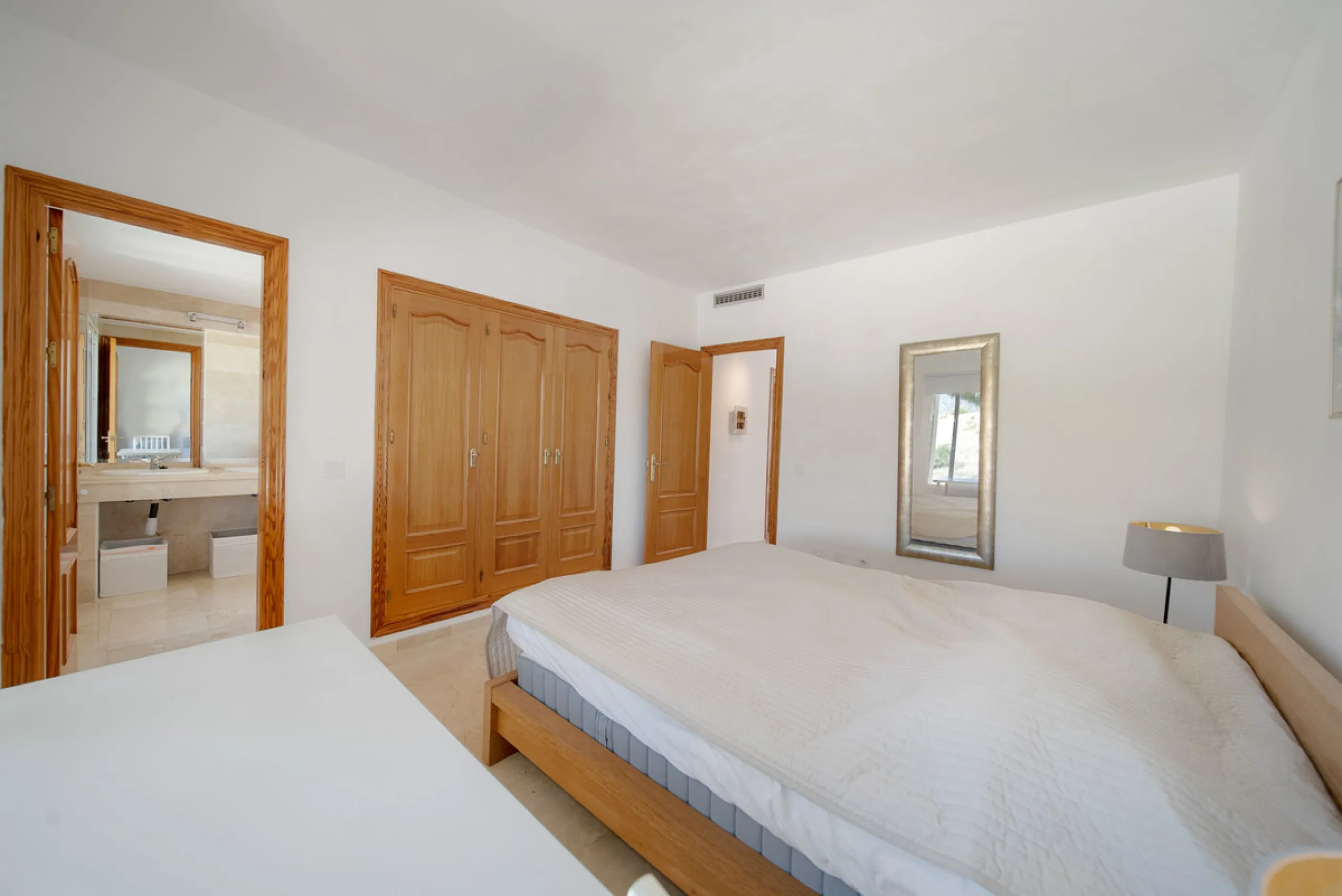 Apartment - Penthouse Duplex в продаже в Marbella, Málaga. В доме 3 спален и 4 ванных комнат. Площадь дома 216 м²