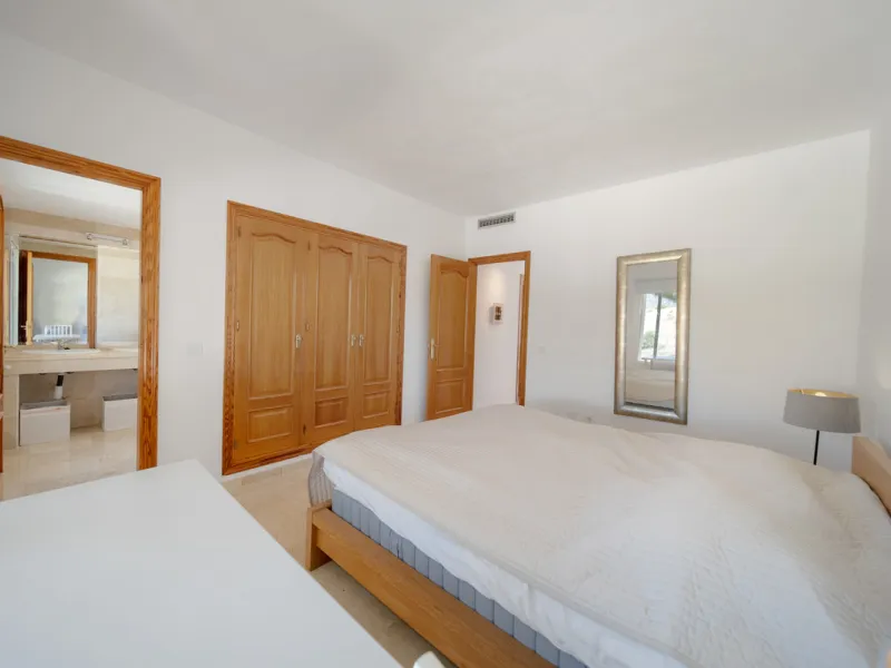 Apartment - Penthouse Duplex в продаже в Marbella, Málaga. В доме 3 спален и 4 ванных комнат. Площадь дома 216 м²