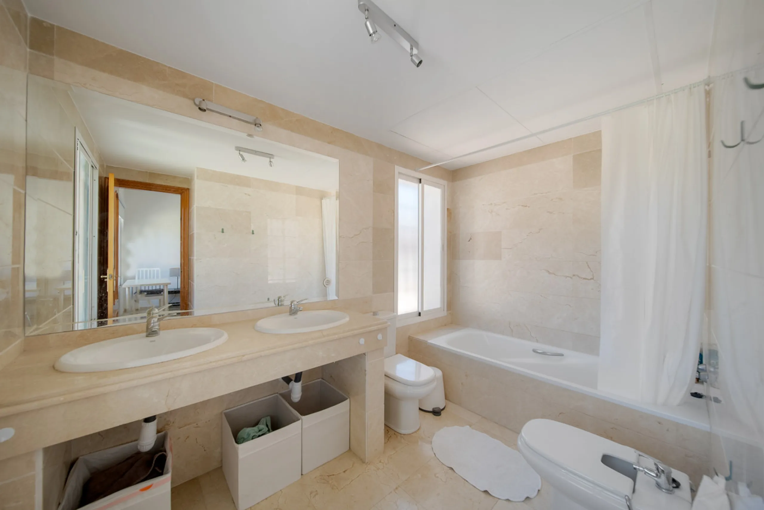 Apartment - Penthouse Duplex в продаже в Marbella, Málaga. В доме 3 спален и 4 ванных комнат. Площадь дома 216 м²