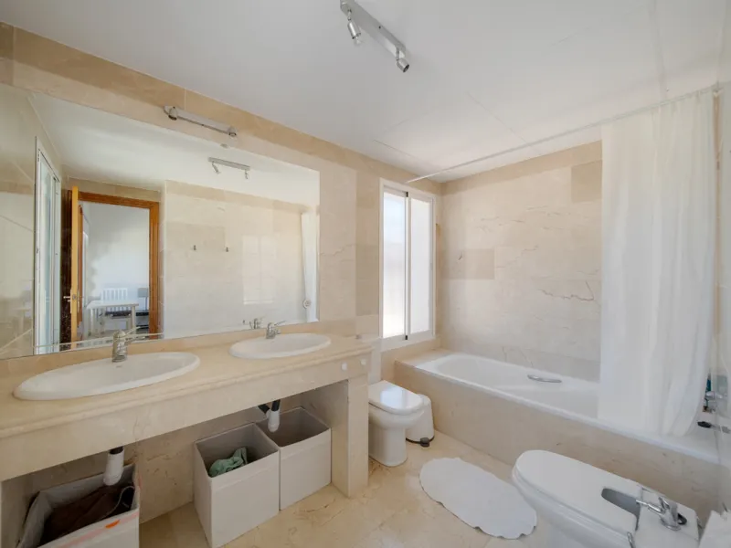 Apartment - Penthouse Duplex в продаже в Marbella, Málaga. В доме 3 спален и 4 ванных комнат. Площадь дома 216 м²
