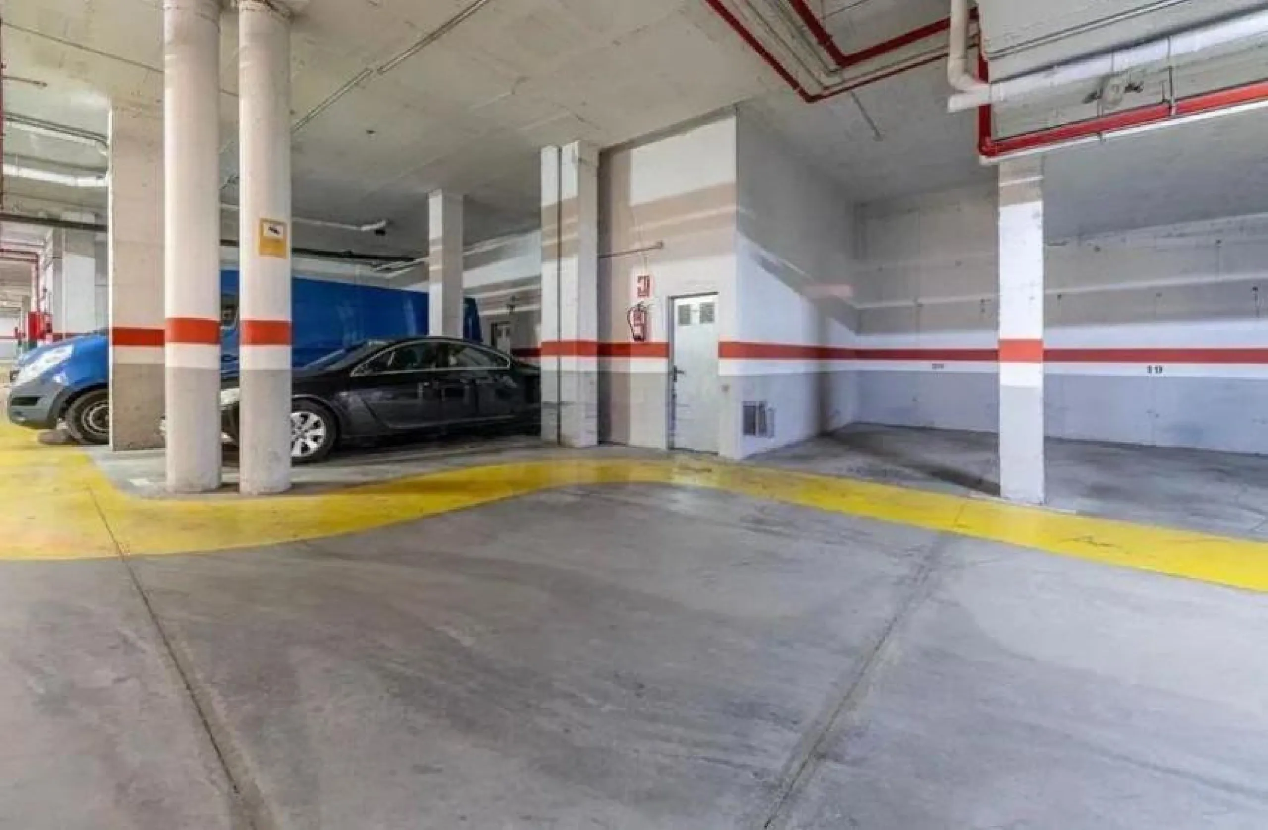 Direct sale from owner. We present this magnificent apartment located in one of the most sought-after areas of Arroyo de la Miel. Completely renovated and with an extension that maximizes space, it is a truly unique property.