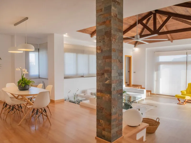 House - Detached Villa в продаже в Benalmadena, Málaga. В доме 4 спален и 4 ванных комнат. Площадь дома 294 м². Площадь участка 847 м²