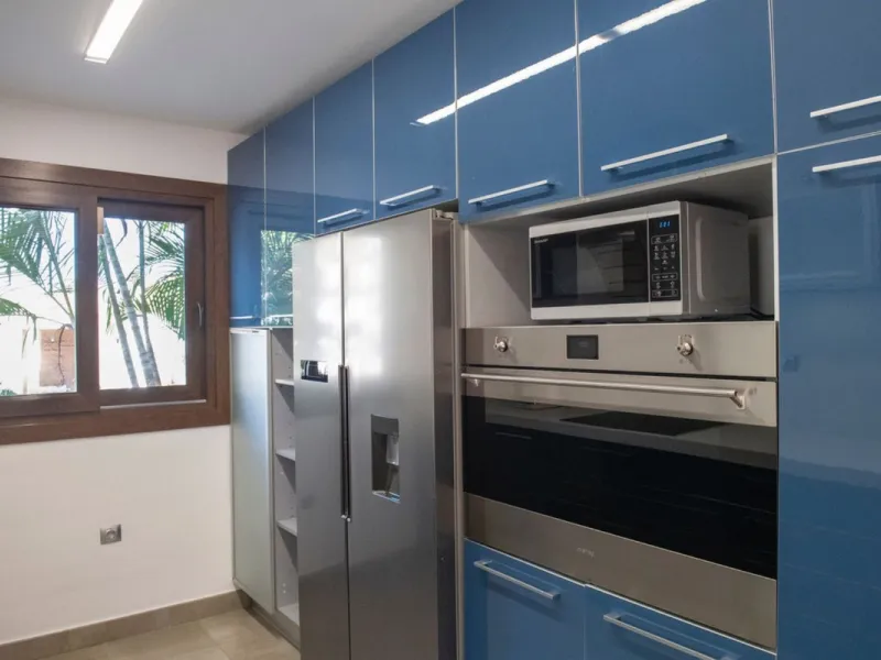 House - Detached Villa в продаже в Benalmadena, Málaga. В доме 4 спален и 4 ванных комнат. Площадь дома 294 м². Площадь участка 847 м²