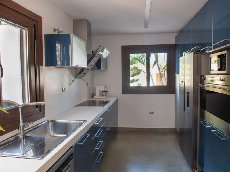 House - Detached Villa в продаже в Benalmadena, Málaga. В доме 4 спален и 4 ванных комнат. Площадь дома 294 м². Площадь участка 847 м²