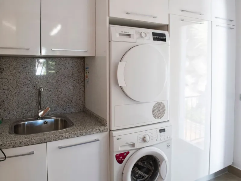 House - Detached Villa в продаже в Benalmadena, Málaga. В доме 4 спален и 4 ванных комнат. Площадь дома 294 м². Площадь участка 847 м²