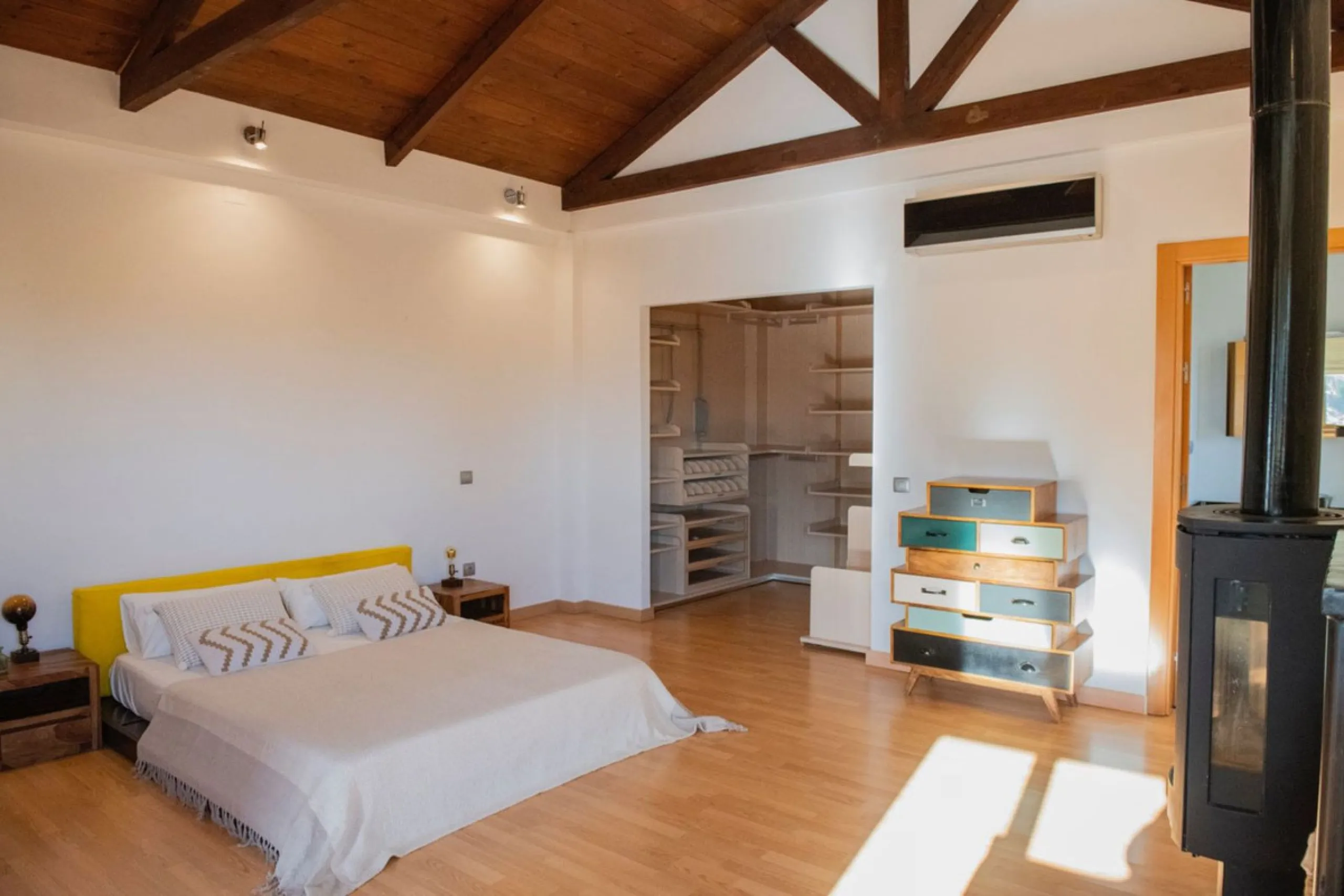 House - Detached Villa в продаже в Benalmadena, Málaga. В доме 4 спален и 4 ванных комнат. Площадь дома 294 м². Площадь участка 847 м²