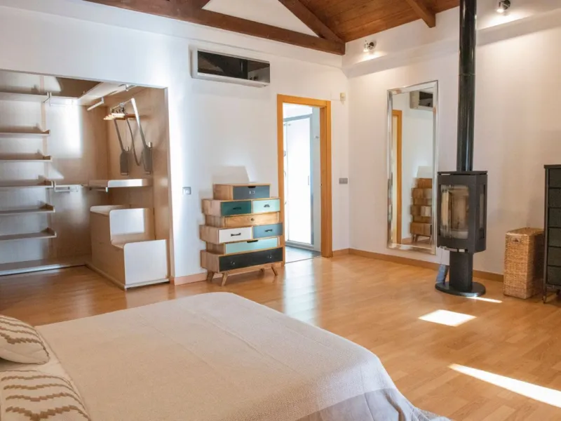 House - Detached Villa в продаже в Benalmadena, Málaga. В доме 4 спален и 4 ванных комнат. Площадь дома 294 м². Площадь участка 847 м²