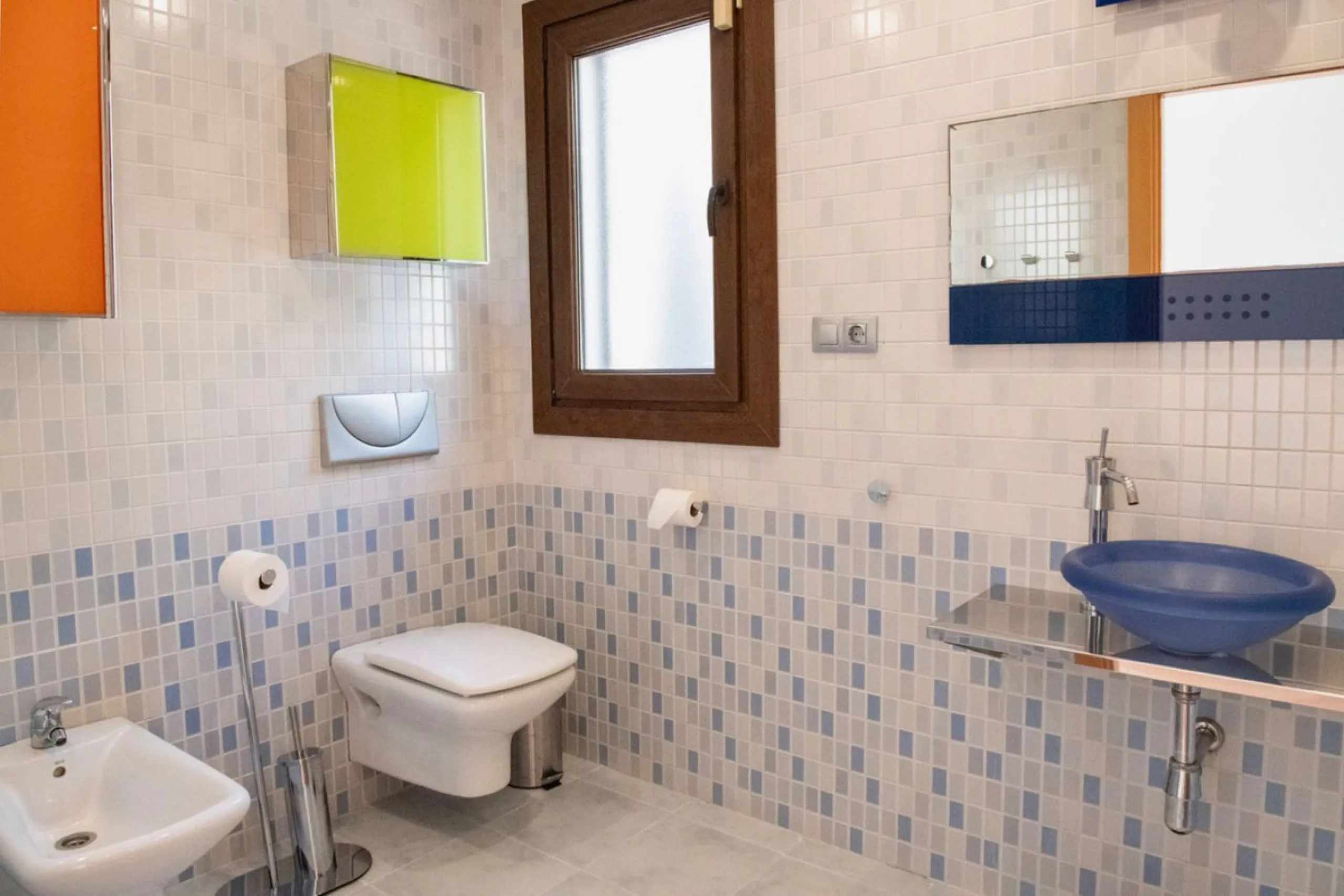 House - Detached Villa в продаже в Benalmadena, Málaga. В доме 4 спален и 4 ванных комнат. Площадь дома 294 м². Площадь участка 847 м²