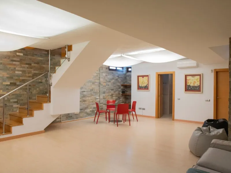 House - Detached Villa в продаже в Benalmadena, Málaga. В доме 4 спален и 4 ванных комнат. Площадь дома 294 м². Площадь участка 847 м²