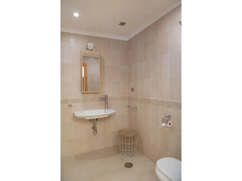 House - Detached Villa в продаже в Benalmadena, Málaga. В доме 4 спален и 4 ванных комнат. Площадь дома 294 м². Площадь участка 847 м²