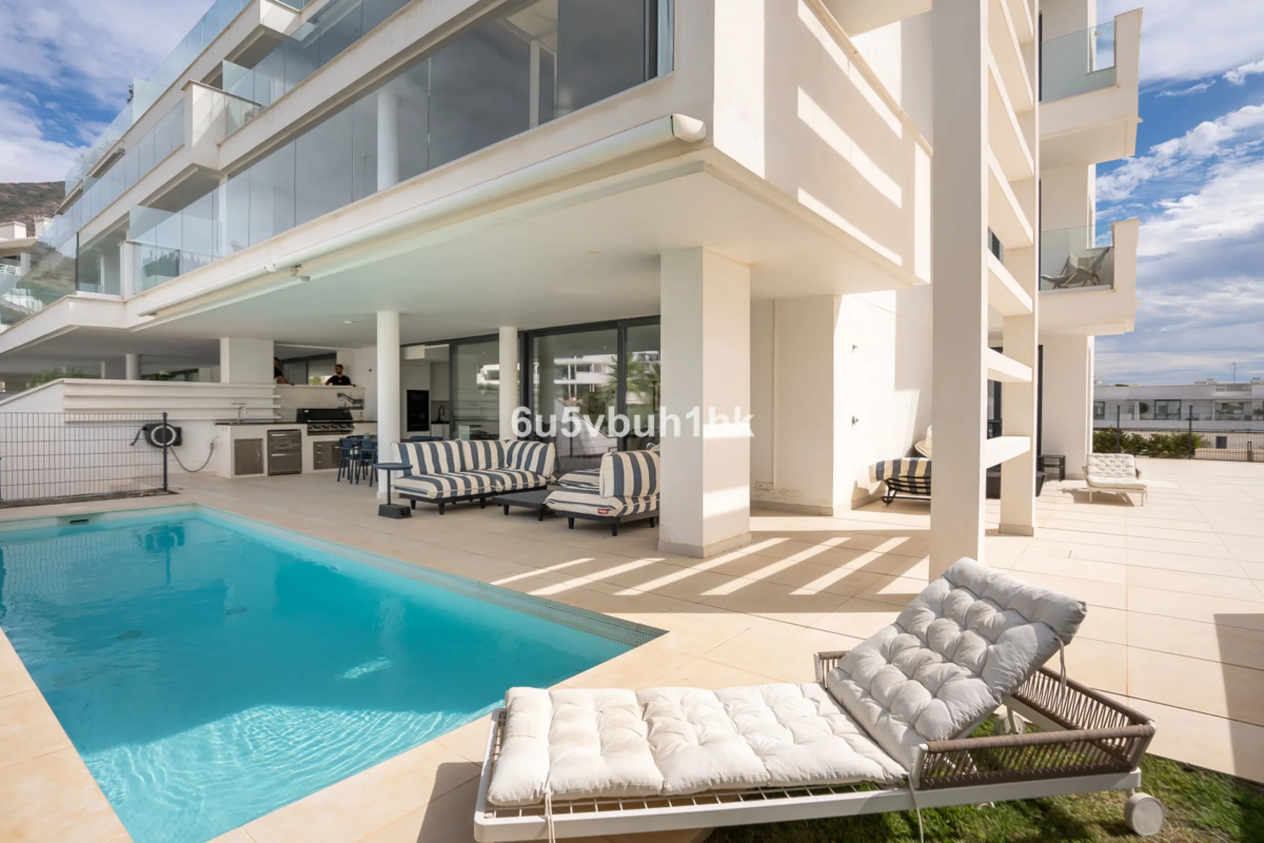 Apartment - Ground Floor Apartment в продаже в Fuengirola, Málaga. В доме 3 спален и 2 ванных комнат. Площадь дома 159 м². Площадь участка 387 м²