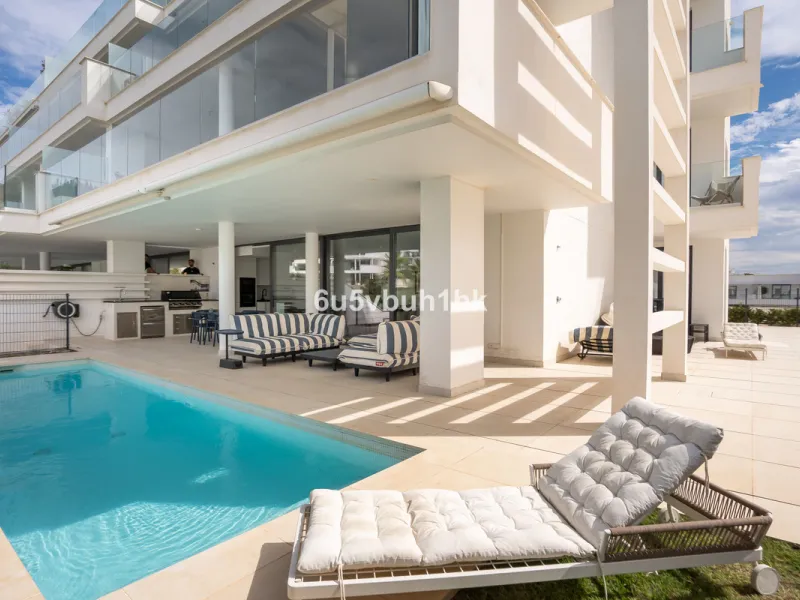 Apartment - Ground Floor Apartment в продаже в Fuengirola, Málaga. В доме 3 спален и 2 ванных комнат. Площадь дома 159 м². Площадь участка 387 м²