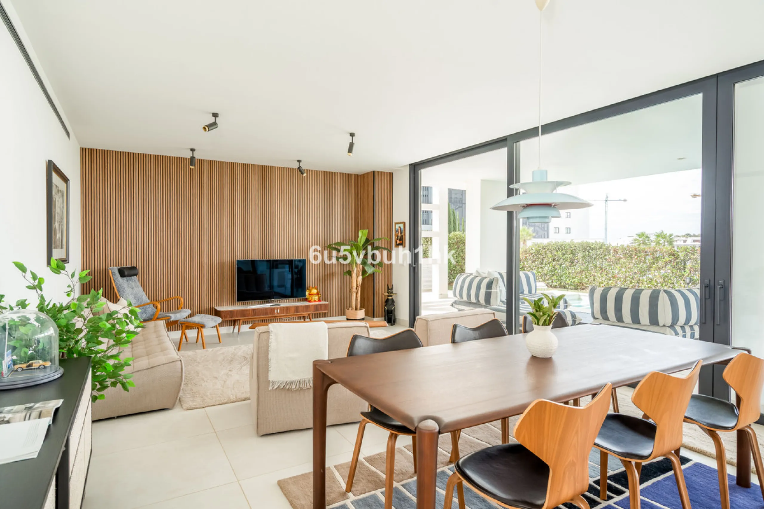 Apartment - Ground Floor Apartment в продаже в Fuengirola, Málaga. В доме 3 спален и 2 ванных комнат. Площадь дома 159 м². Площадь участка 387 м²