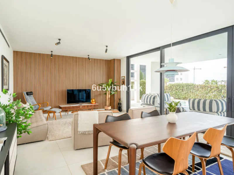 Apartment - Ground Floor Apartment в продаже в Fuengirola, Málaga. В доме 3 спален и 2 ванных комнат. Площадь дома 159 м². Площадь участка 387 м²