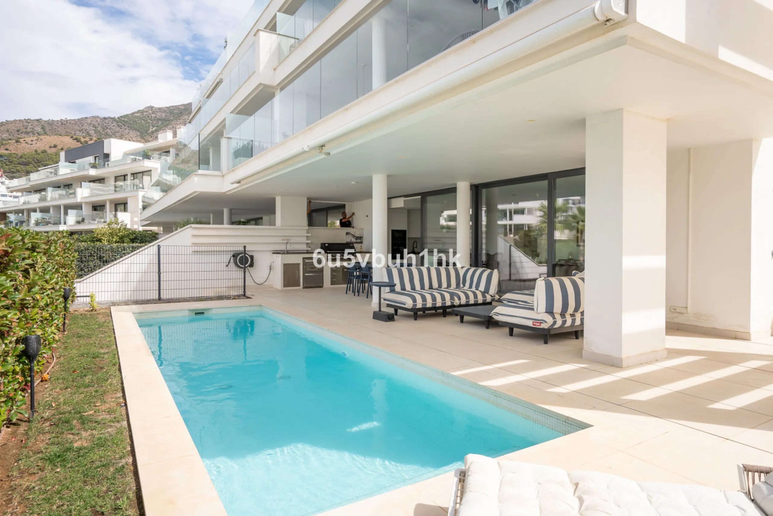Apartment - Ground Floor Apartment в продаже в Fuengirola, Málaga. В доме 3 спален и 2 ванных комнат. Площадь дома 159 м². Площадь участка 387 м²