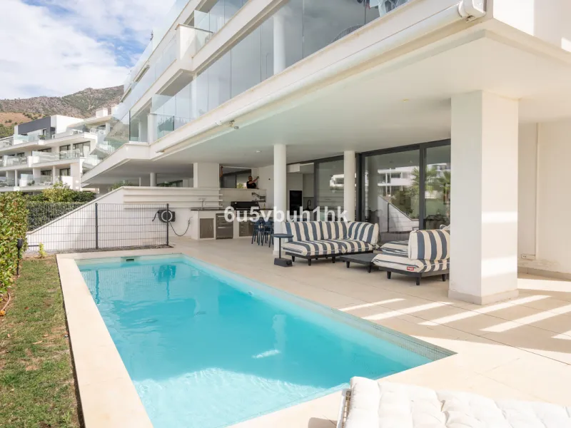 Apartment - Ground Floor Apartment в продаже в Fuengirola, Málaga. В доме 3 спален и 2 ванных комнат. Площадь дома 159 м². Площадь участка 387 м²