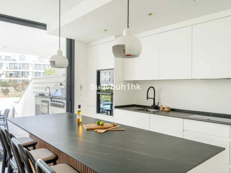 Apartment - Ground Floor Apartment в продаже в Fuengirola, Málaga. В доме 3 спален и 2 ванных комнат. Площадь дома 159 м². Площадь участка 387 м²