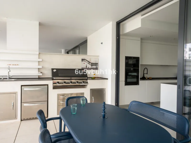 Apartment - Ground Floor Apartment в продаже в Fuengirola, Málaga. В доме 3 спален и 2 ванных комнат. Площадь дома 159 м². Площадь участка 387 м²