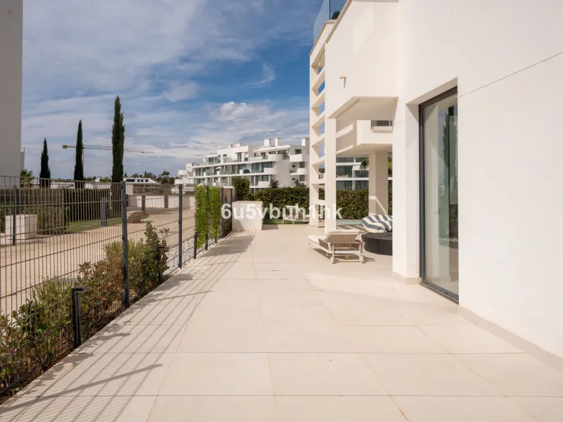 Apartment - Ground Floor Apartment в продаже в Fuengirola, Málaga. В доме 3 спален и 2 ванных комнат. Площадь дома 159 м². Площадь участка 387 м²