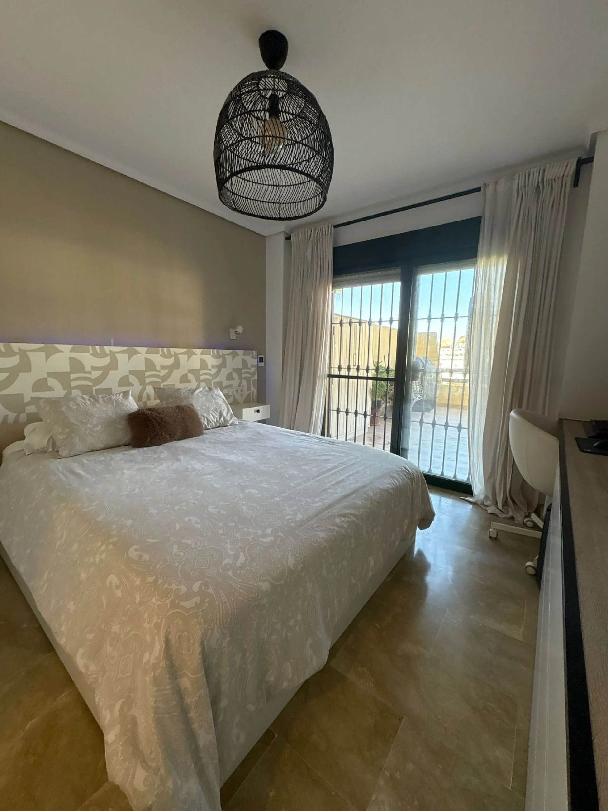 Spacious Ground-Floor Apartment in La Concha-Resina Golf, Estepona – Huge Terrace, Renovated Interiors, and Resort Amenities!
