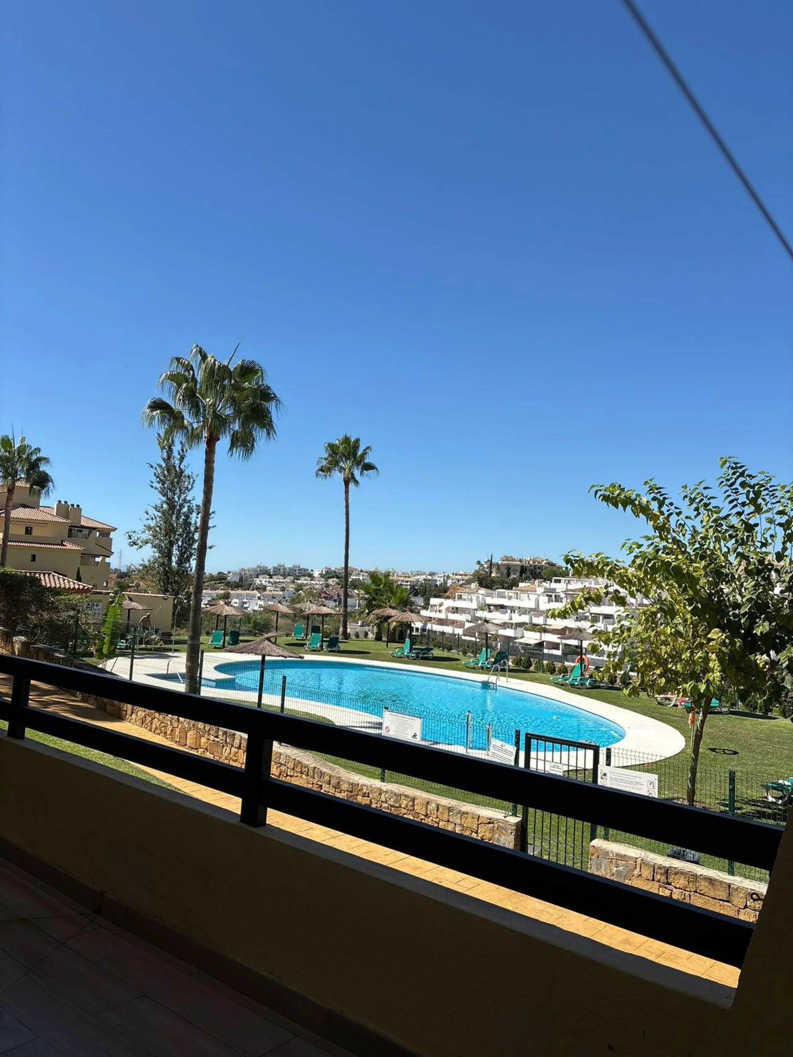 Spacious Ground-Floor Apartment in La Concha-Resina Golf, Estepona – Huge Terrace, Renovated Interiors, and Resort Amenities!