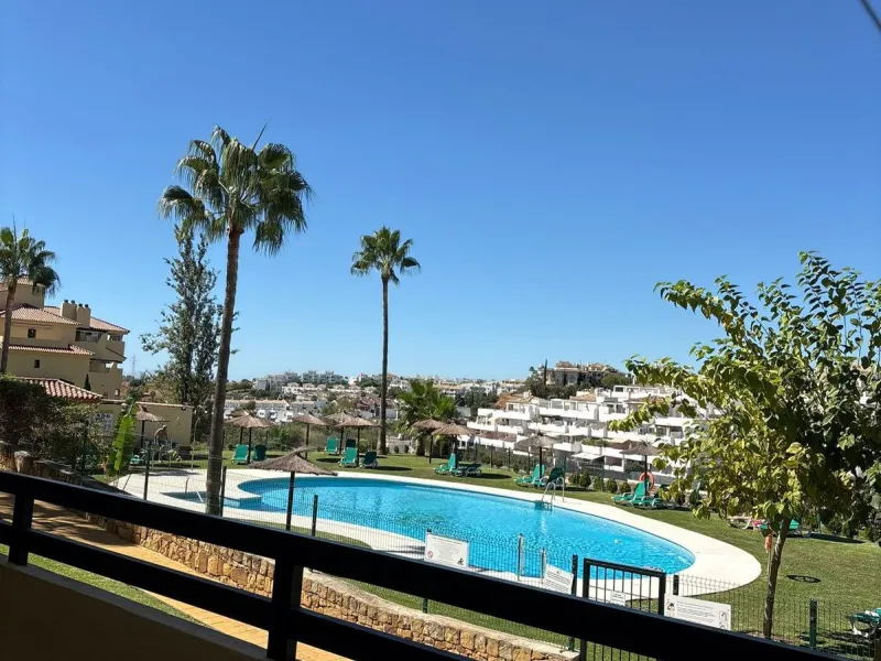 Spacious Ground-Floor Apartment in La Concha-Resina Golf, Estepona – Huge Terrace, Renovated Interiors, and Resort Amenities!