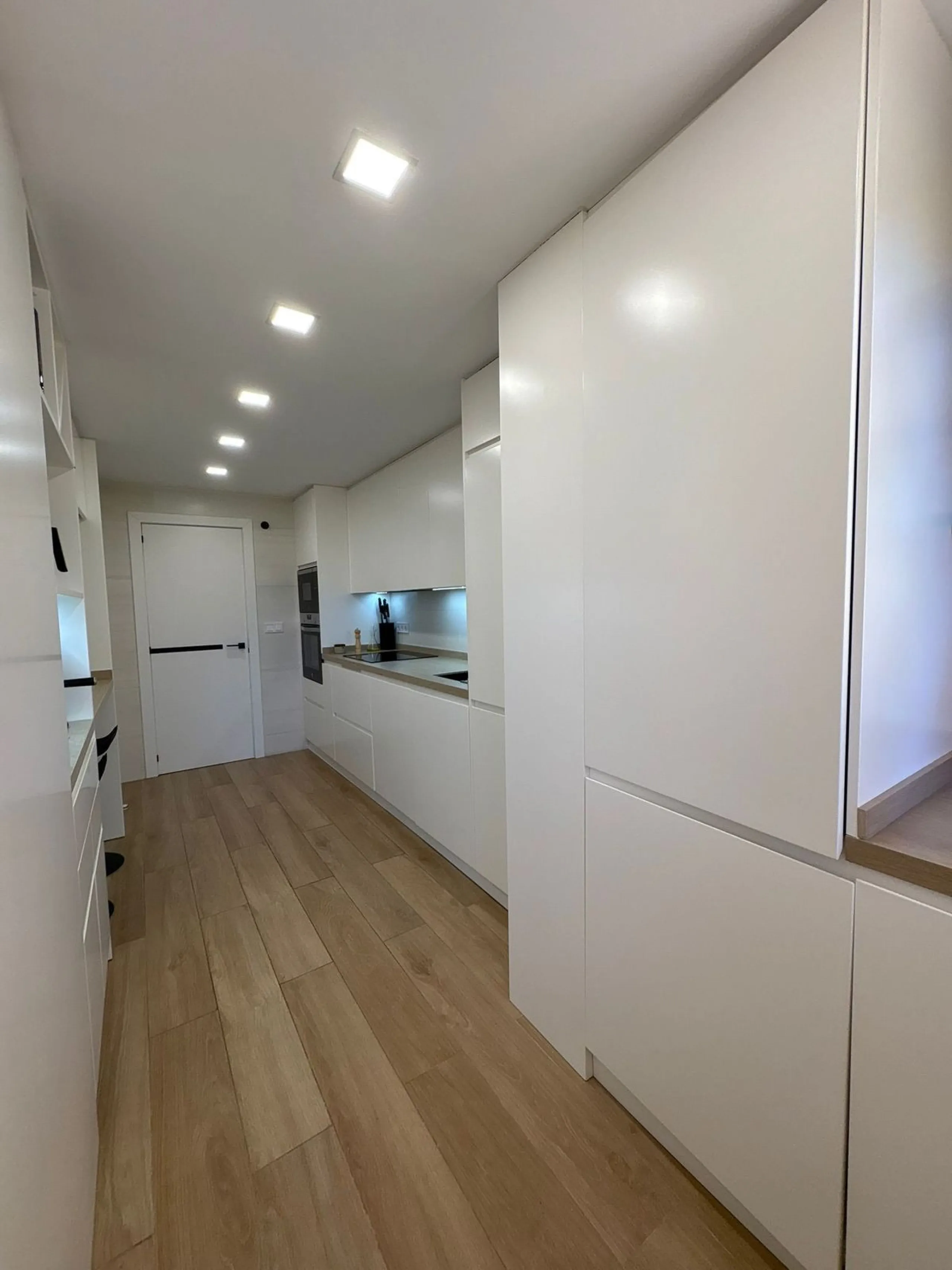 Spacious Ground-Floor Apartment in La Concha-Resina Golf, Estepona – Huge Terrace, Renovated Interiors, and Resort Amenities!