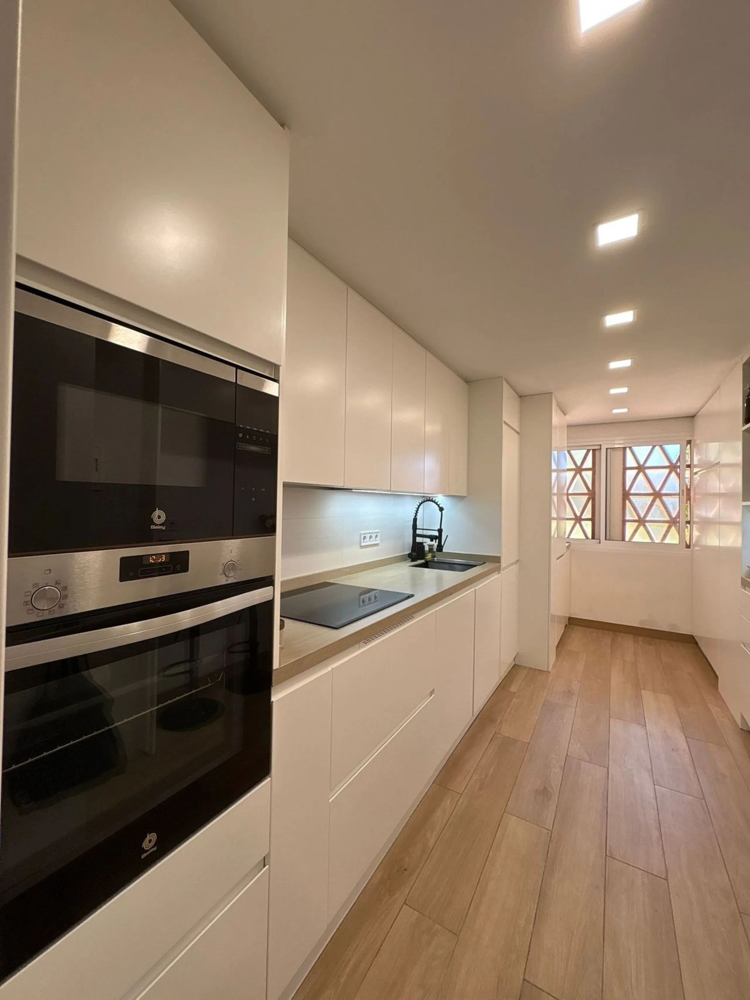 Spacious Ground-Floor Apartment in La Concha-Resina Golf, Estepona – Huge Terrace, Renovated Interiors, and Resort Amenities!