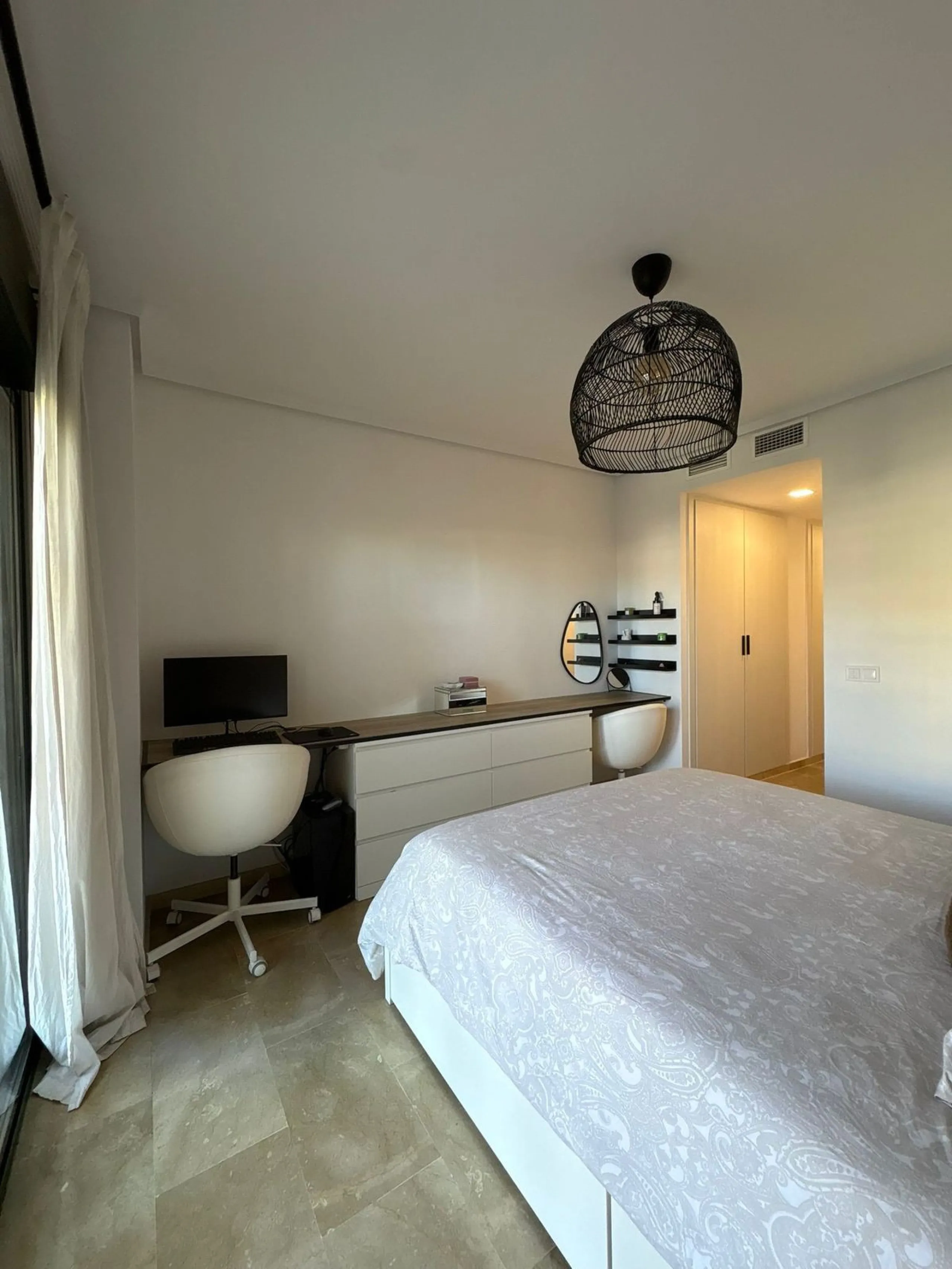 Spacious Ground-Floor Apartment in La Concha-Resina Golf, Estepona – Huge Terrace, Renovated Interiors, and Resort Amenities!