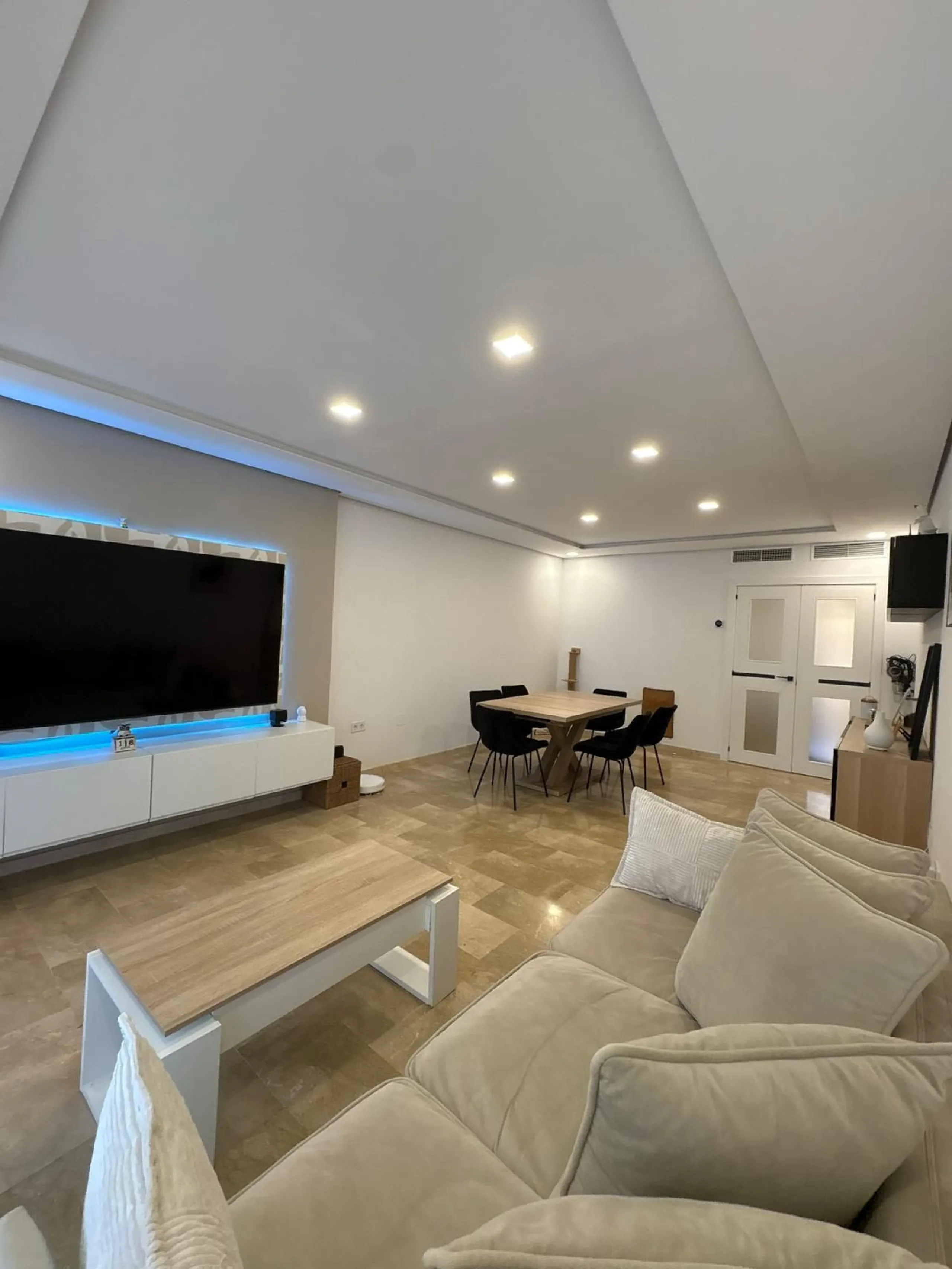 Spacious Ground-Floor Apartment in La Concha-Resina Golf, Estepona – Huge Terrace, Renovated Interiors, and Resort Amenities!