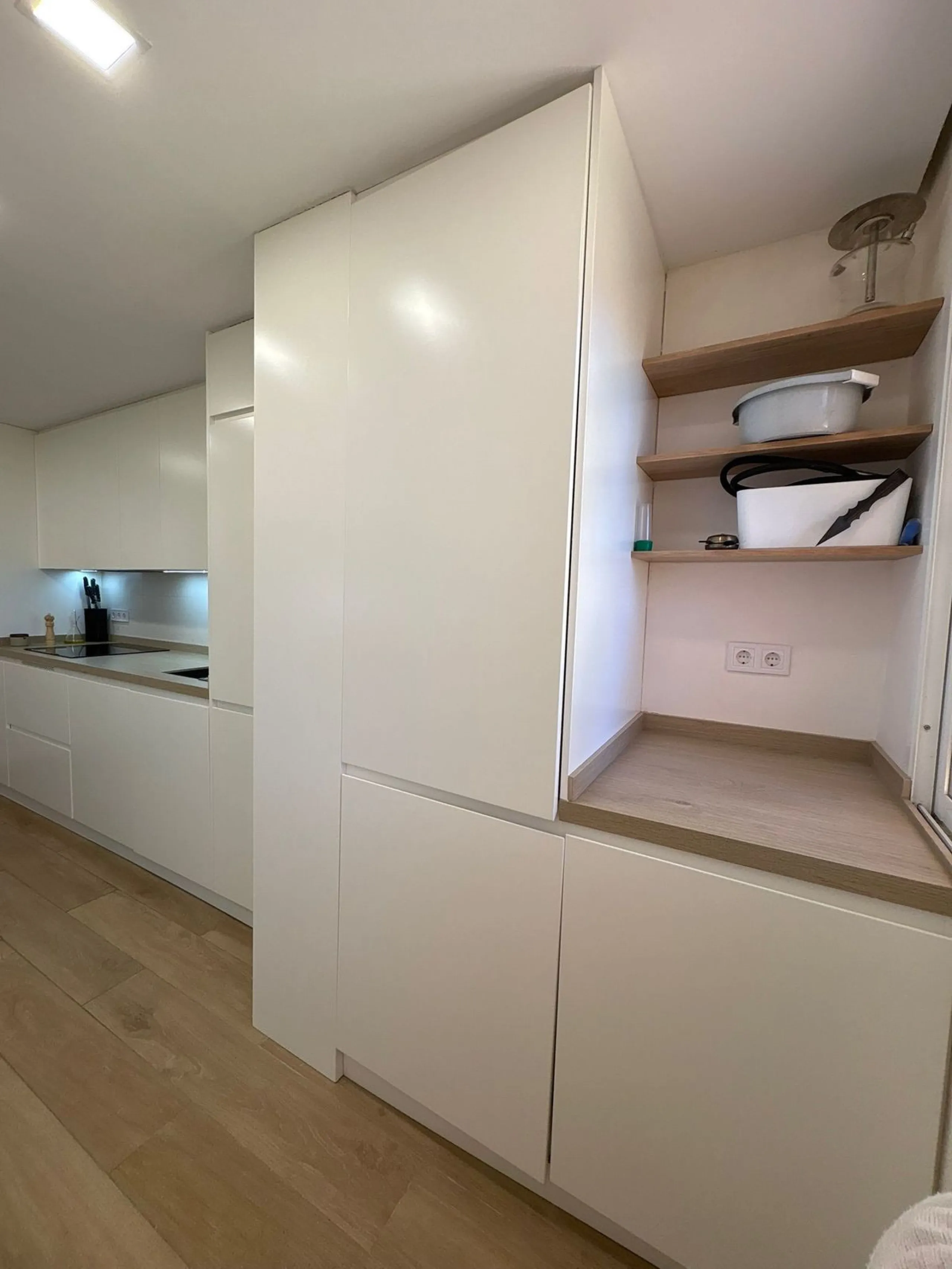 Spacious Ground-Floor Apartment in La Concha-Resina Golf, Estepona – Huge Terrace, Renovated Interiors, and Resort Amenities!