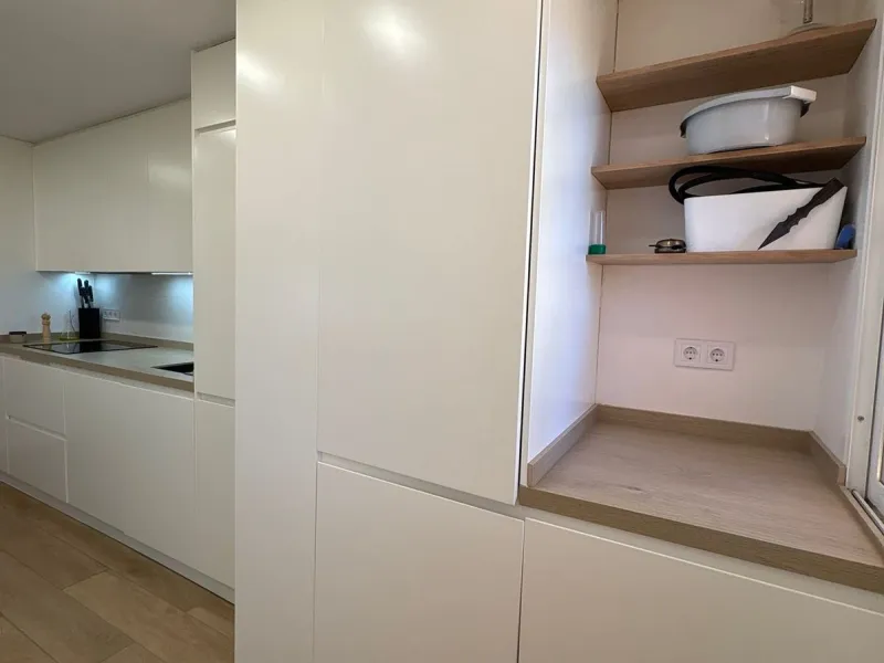 Spacious Ground-Floor Apartment in La Concha-Resina Golf, Estepona – Huge Terrace, Renovated Interiors, and Resort Amenities!