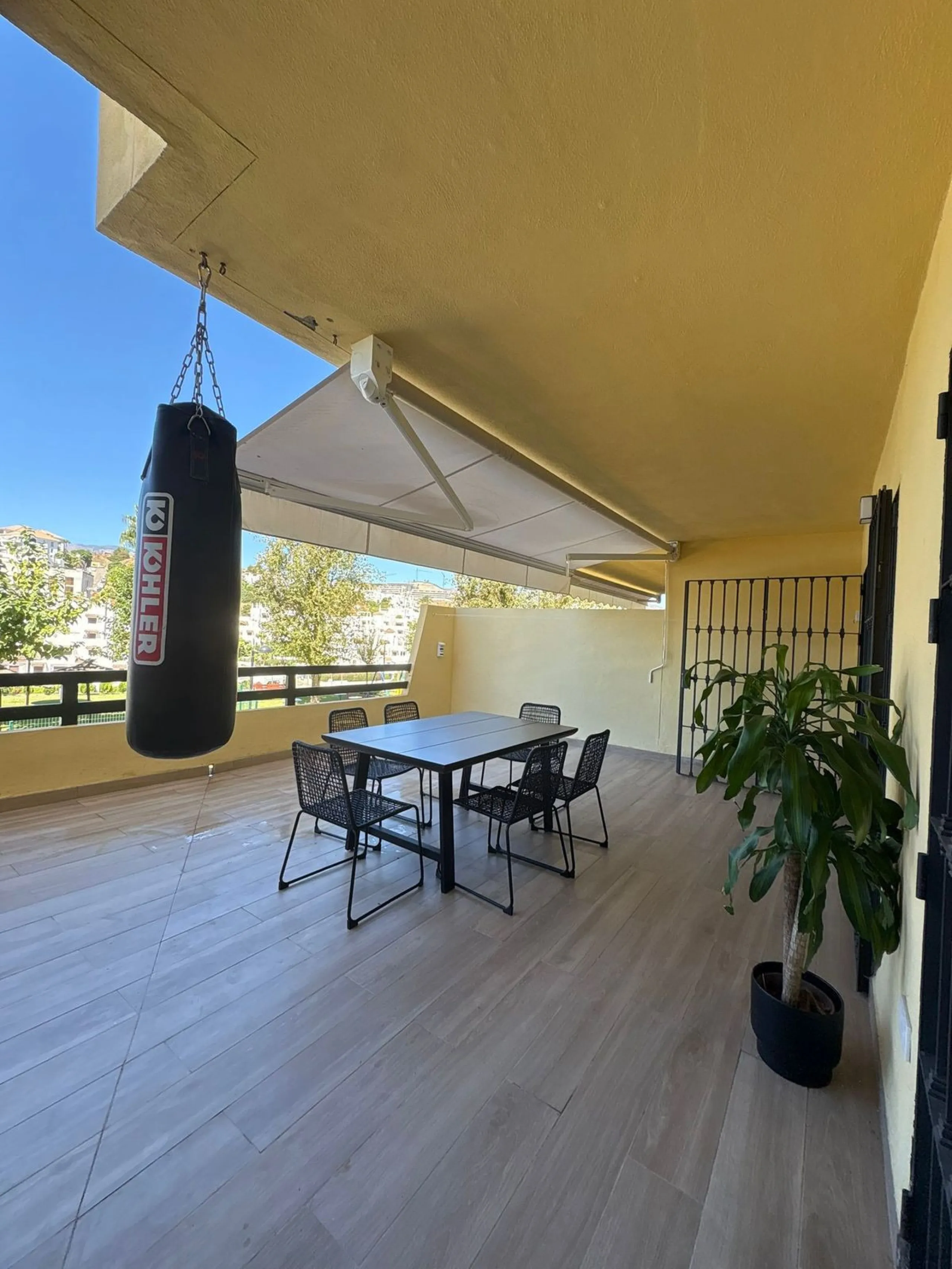 Spacious Ground-Floor Apartment in La Concha-Resina Golf, Estepona – Huge Terrace, Renovated Interiors, and Resort Amenities!