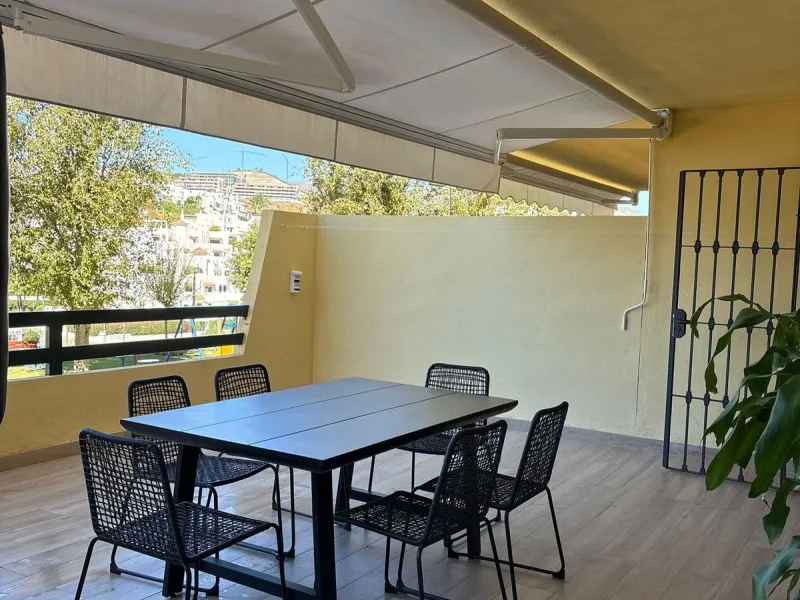 Spacious Ground-Floor Apartment in La Concha-Resina Golf, Estepona – Huge Terrace, Renovated Interiors, and Resort Amenities!