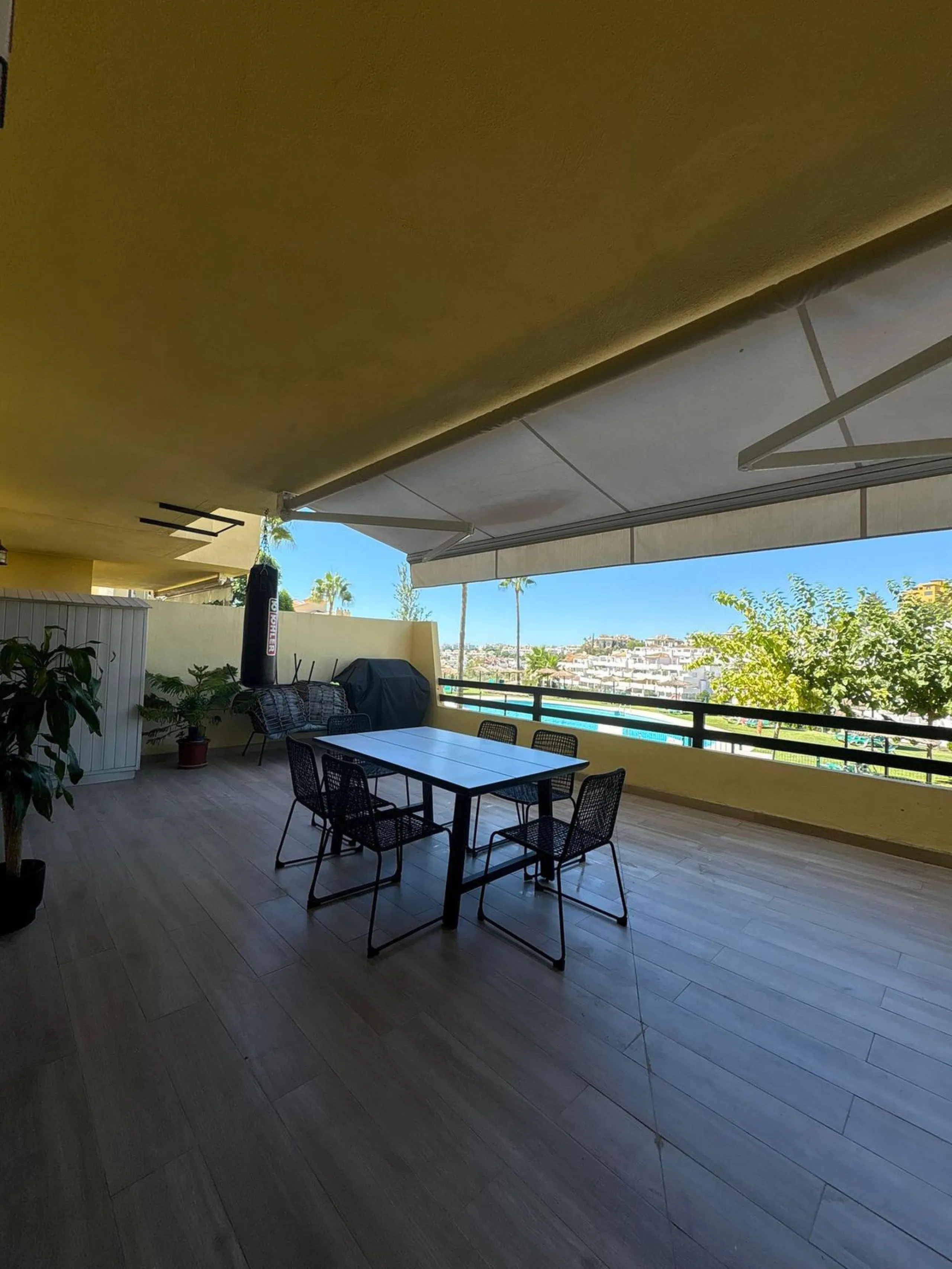 Spacious Ground-Floor Apartment in La Concha-Resina Golf, Estepona – Huge Terrace, Renovated Interiors, and Resort Amenities!