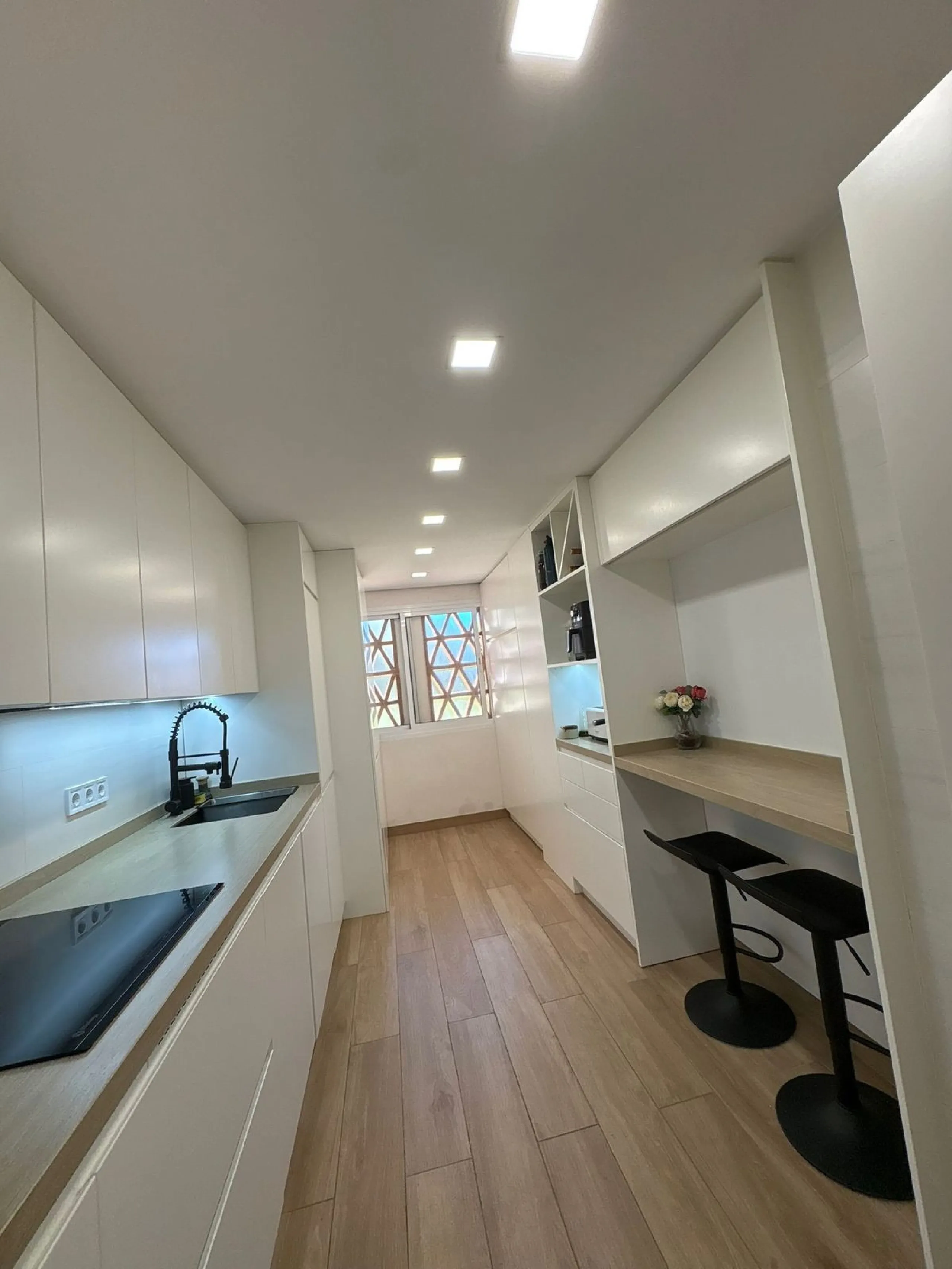 Spacious Ground-Floor Apartment in La Concha-Resina Golf, Estepona – Huge Terrace, Renovated Interiors, and Resort Amenities!