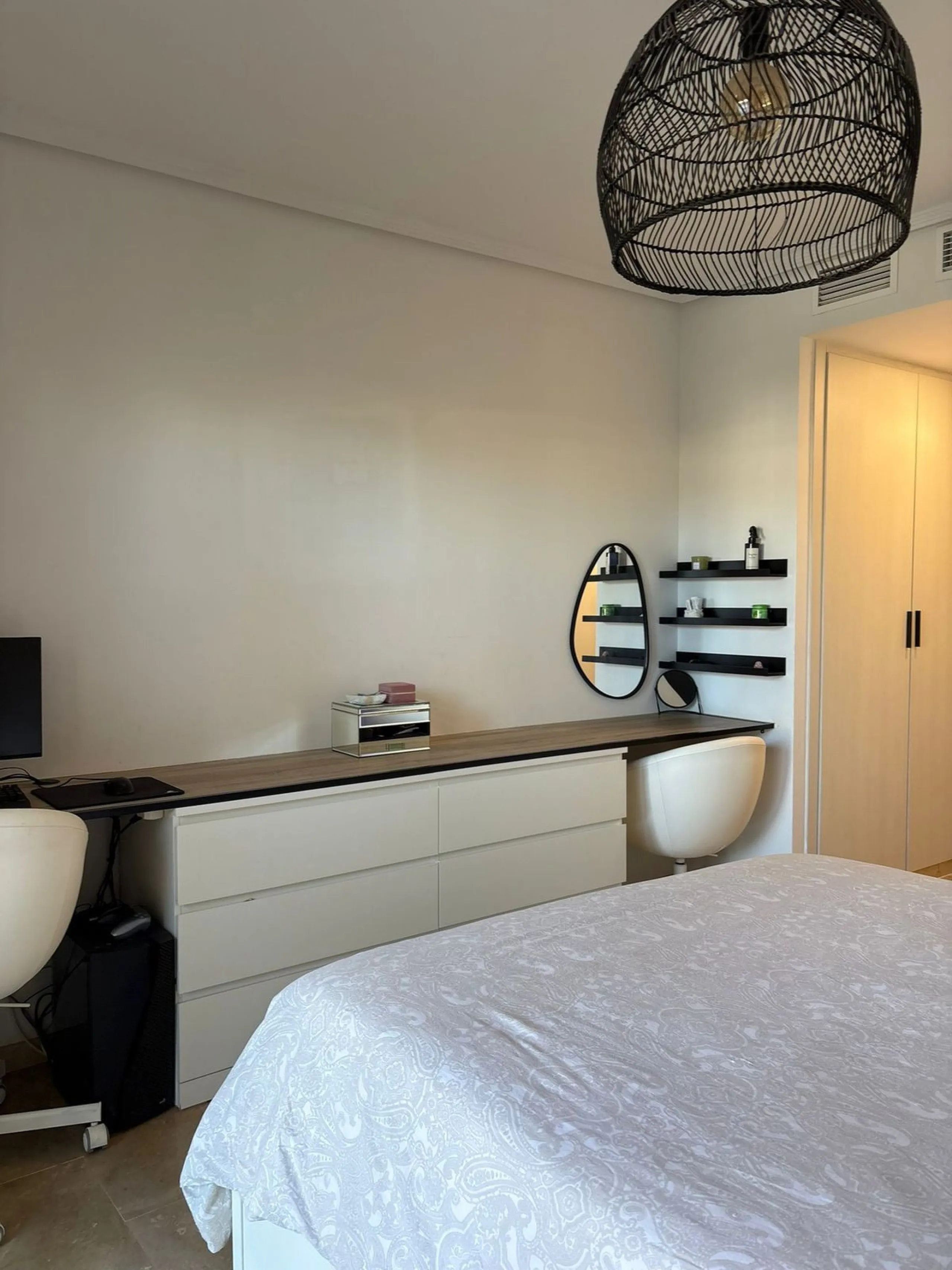 Spacious Ground-Floor Apartment in La Concha-Resina Golf, Estepona – Huge Terrace, Renovated Interiors, and Resort Amenities!