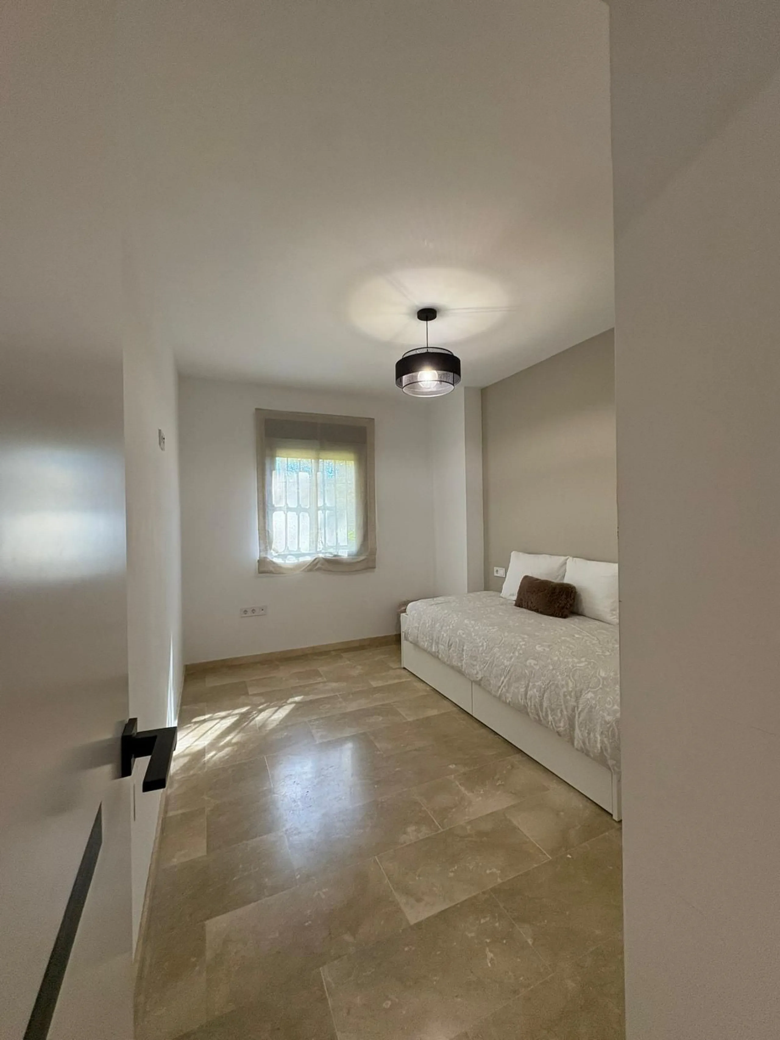 Spacious Ground-Floor Apartment in La Concha-Resina Golf, Estepona – Huge Terrace, Renovated Interiors, and Resort Amenities!