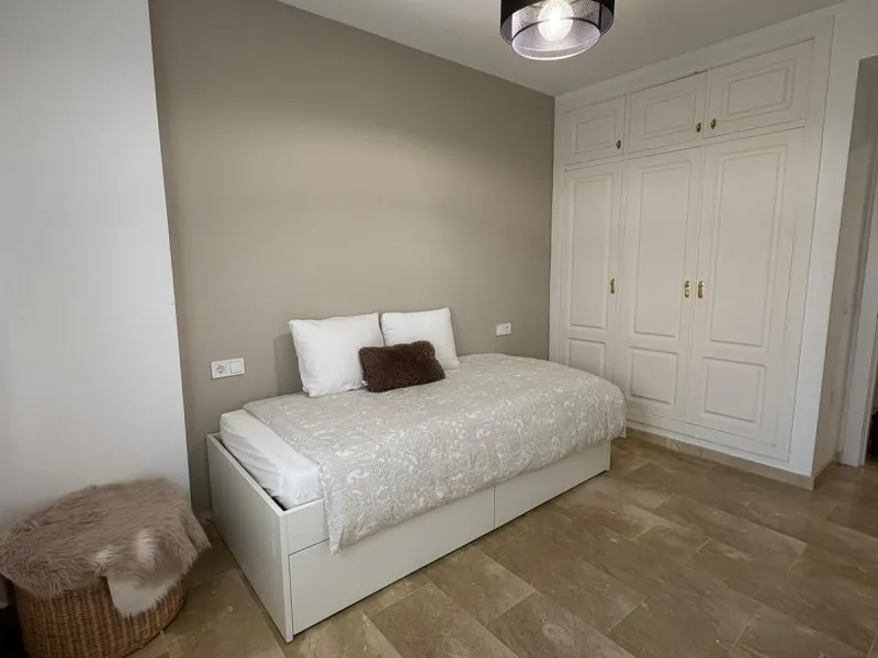 Spacious Ground-Floor Apartment in La Concha-Resina Golf, Estepona – Huge Terrace, Renovated Interiors, and Resort Amenities!