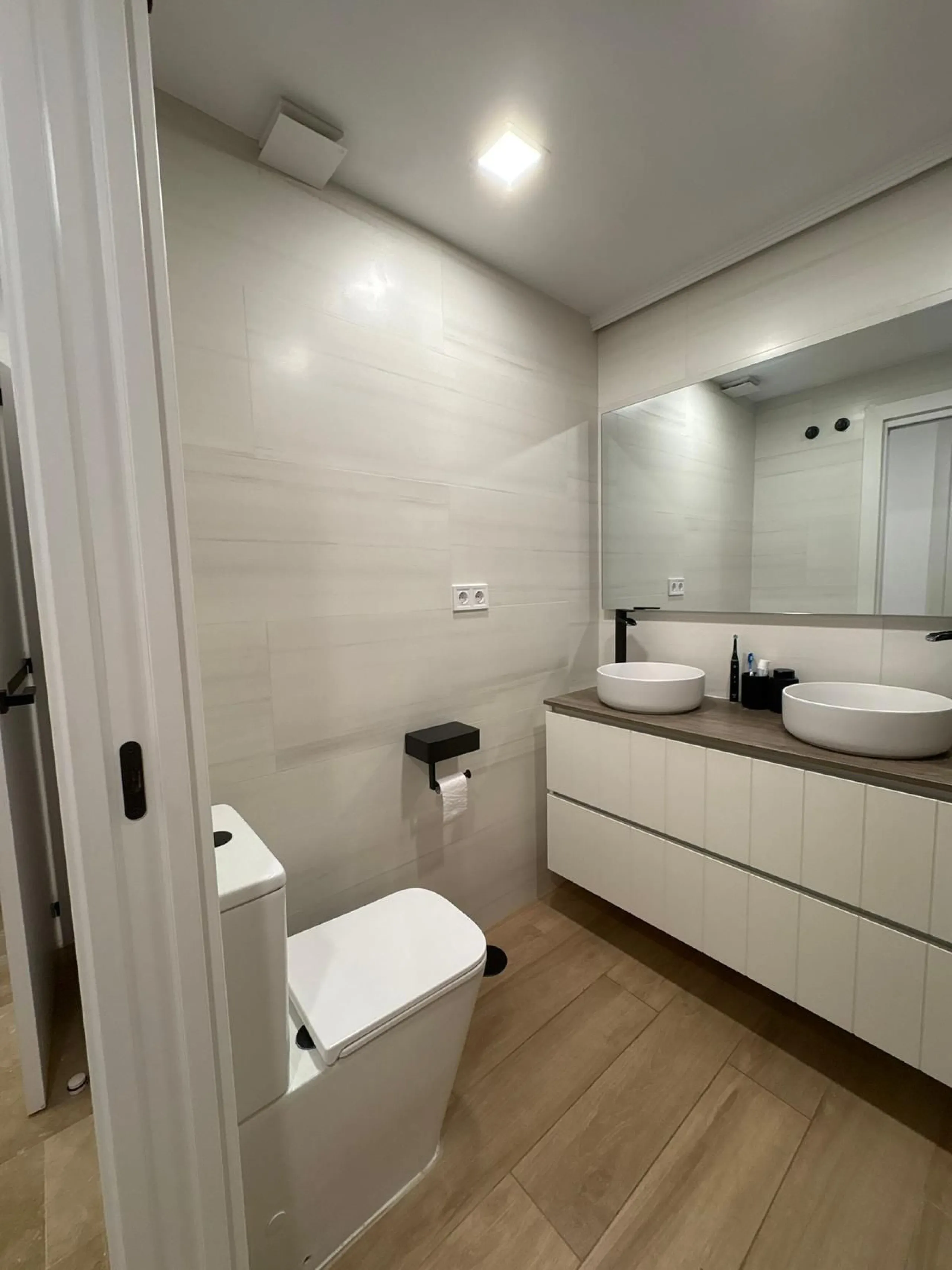 Spacious Ground-Floor Apartment in La Concha-Resina Golf, Estepona – Huge Terrace, Renovated Interiors, and Resort Amenities!