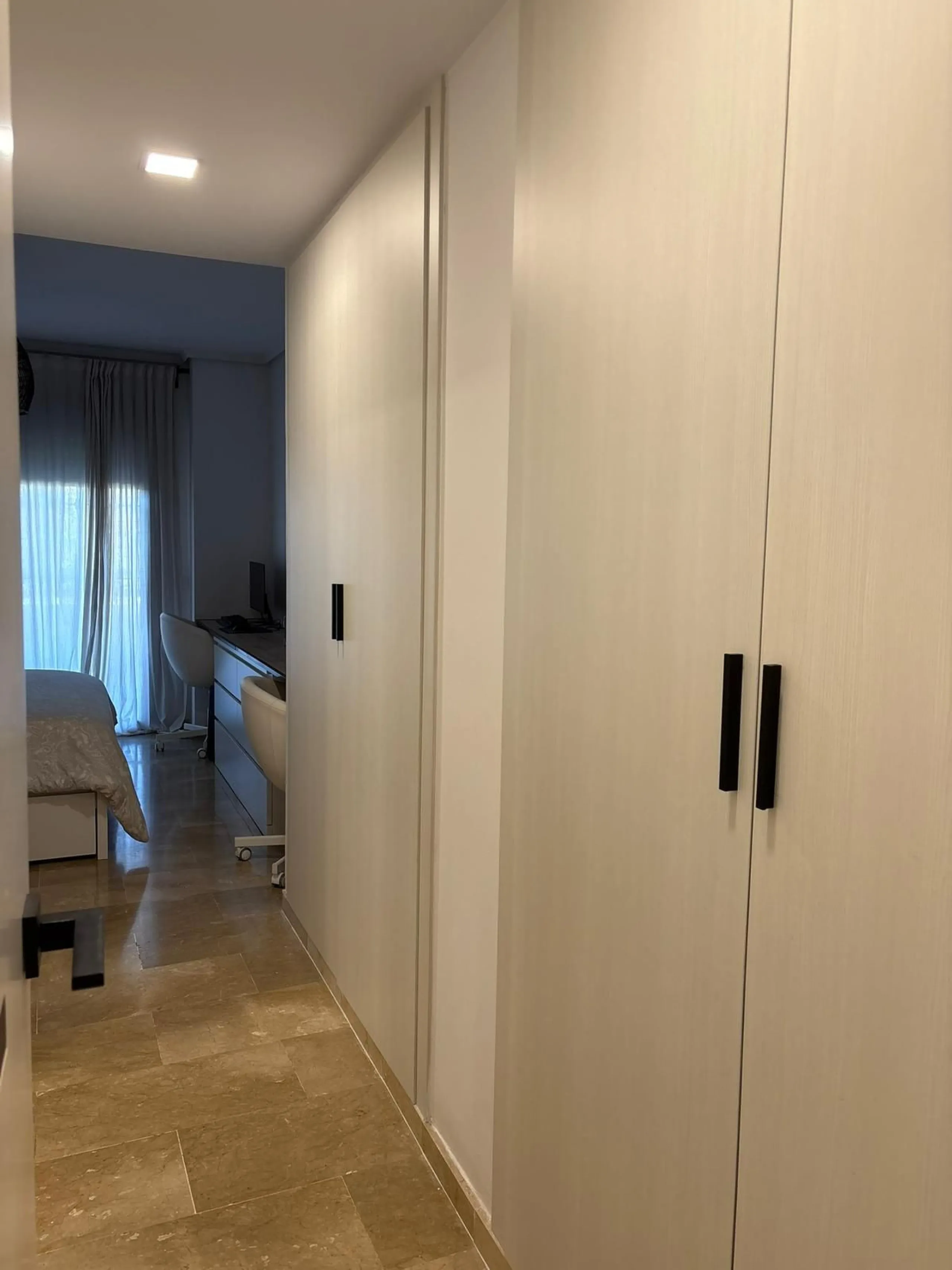 Spacious Ground-Floor Apartment in La Concha-Resina Golf, Estepona – Huge Terrace, Renovated Interiors, and Resort Amenities!
