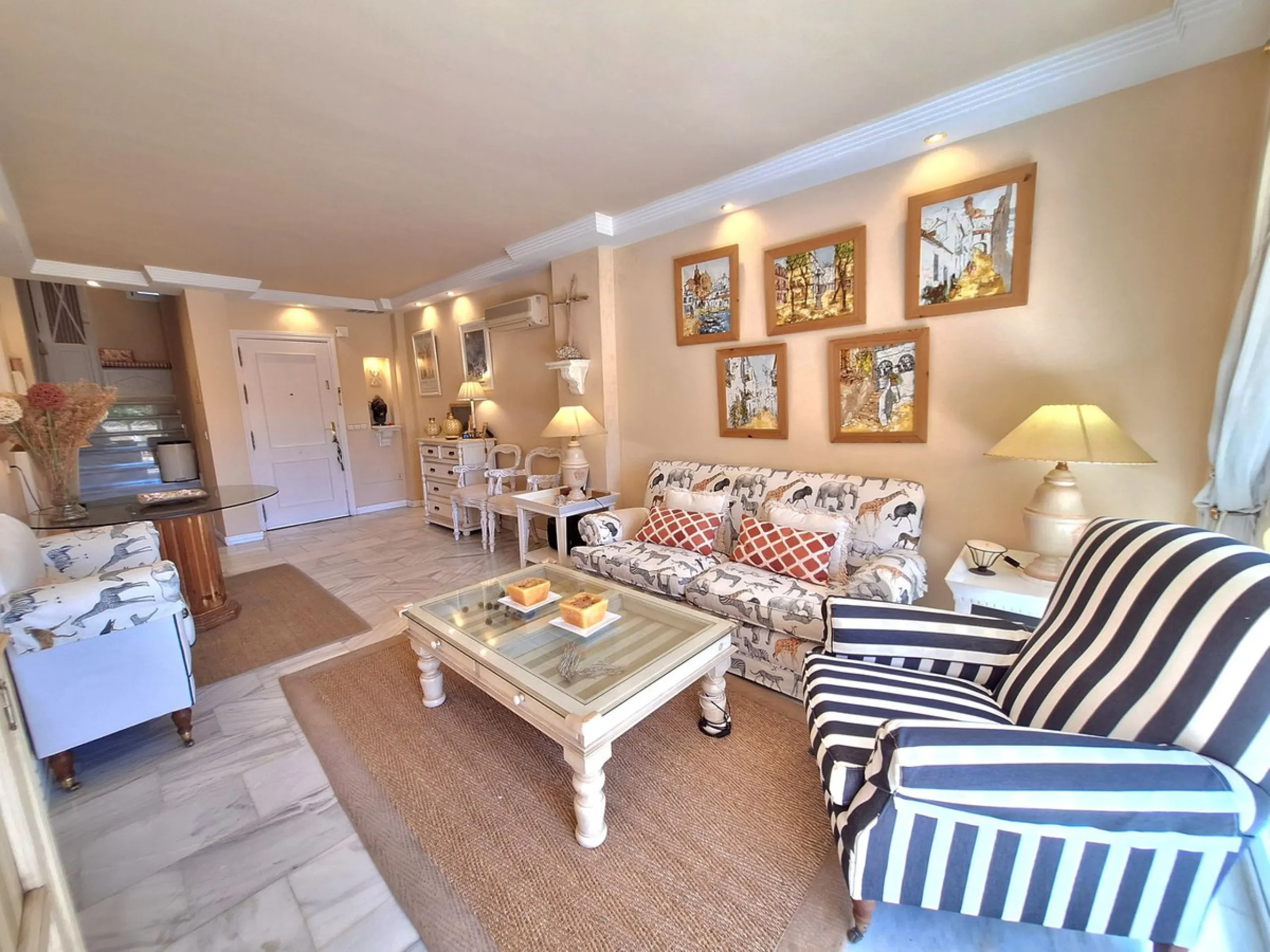 Apartment - Penthouse Duplex в продаже в Marbella, Málaga. В доме 2 спален и 2 ванных комнат. Площадь дома 107 м²