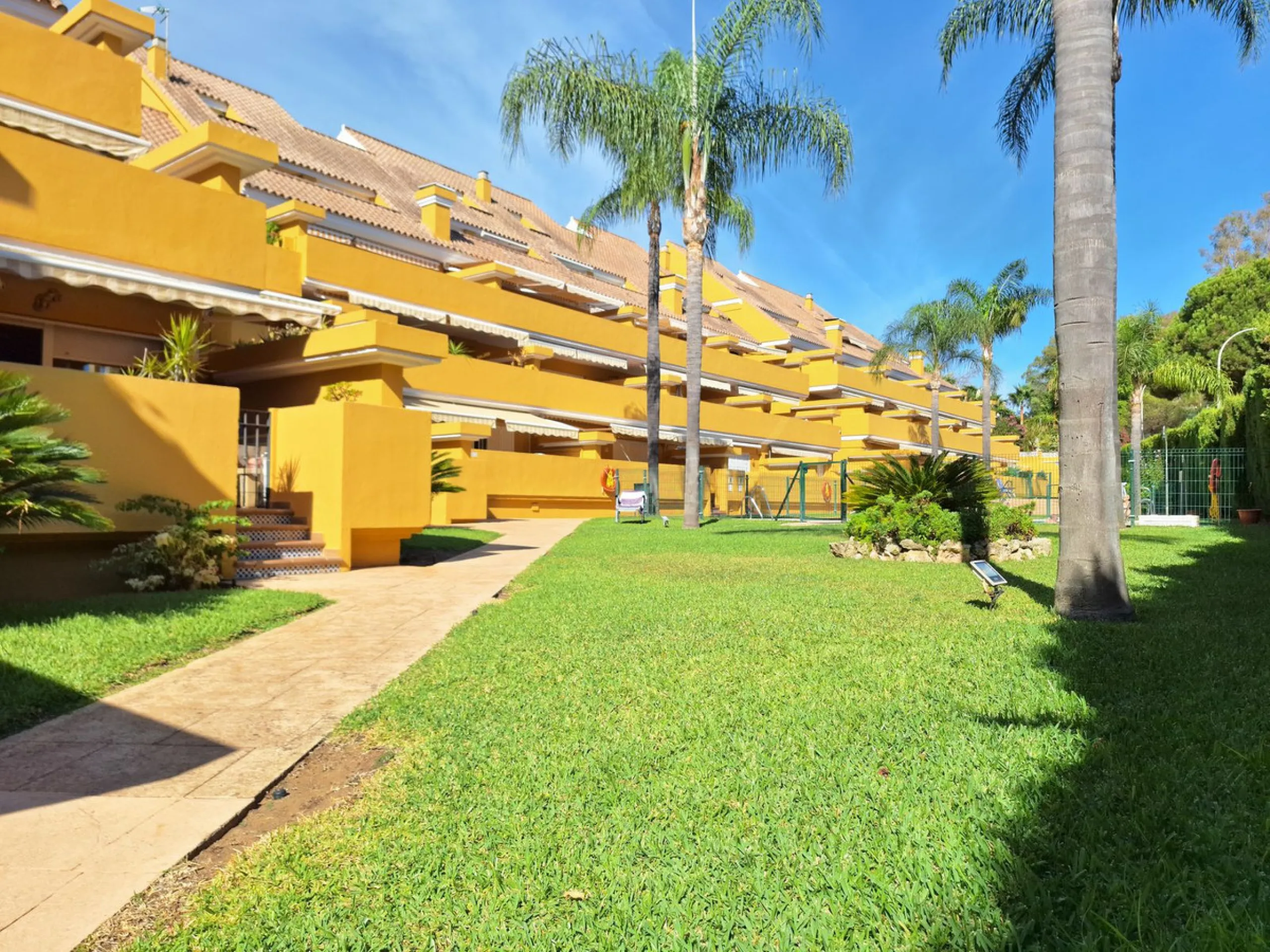 Apartment - Penthouse Duplex в продаже в Marbella, Málaga. В доме 2 спален и 2 ванных комнат. Площадь дома 107 м²