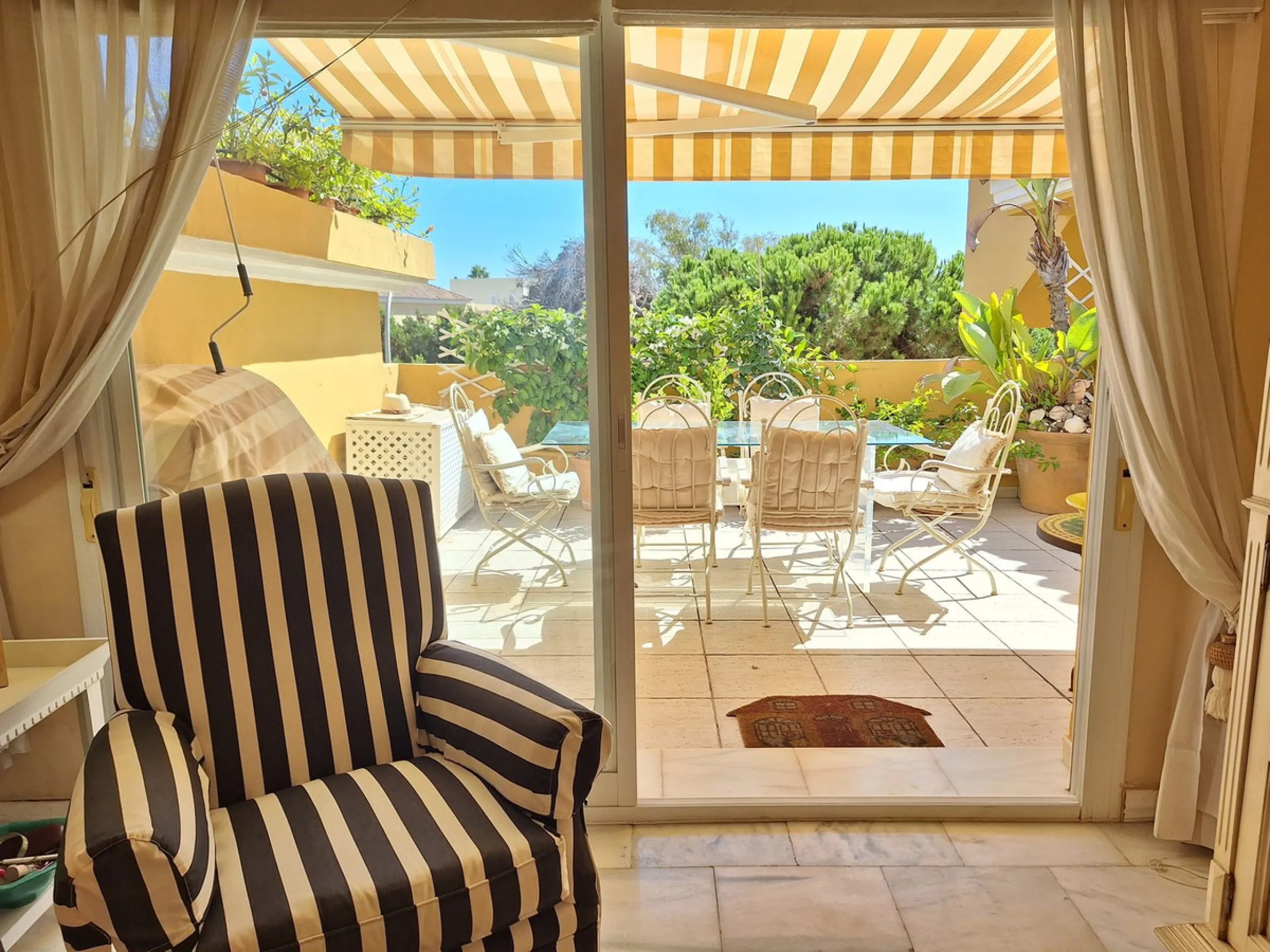 Apartment - Penthouse Duplex в продаже в Marbella, Málaga. В доме 2 спален и 2 ванных комнат. Площадь дома 107 м²