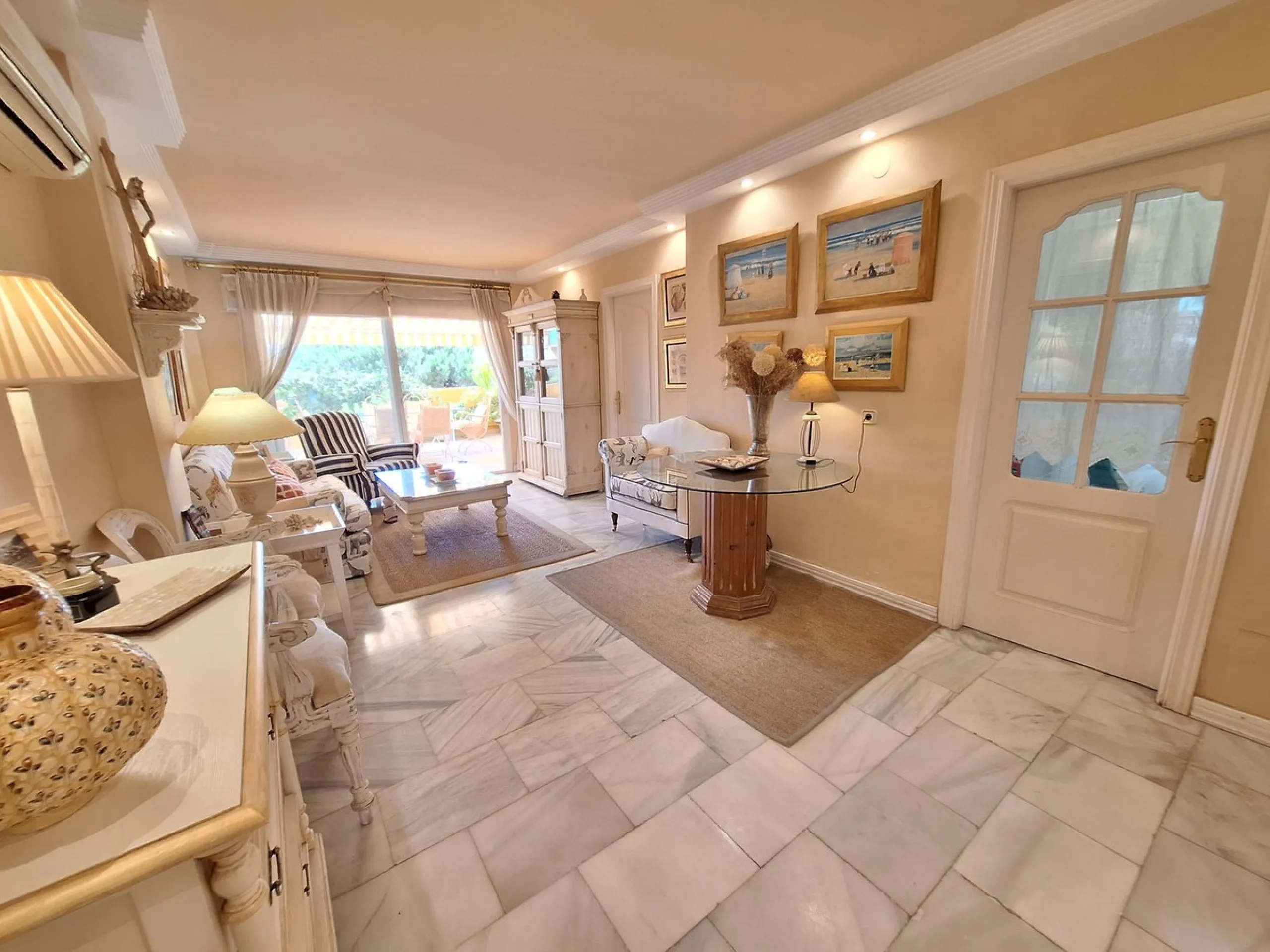 Apartment - Penthouse Duplex в продаже в Marbella, Málaga. В доме 2 спален и 2 ванных комнат. Площадь дома 107 м²