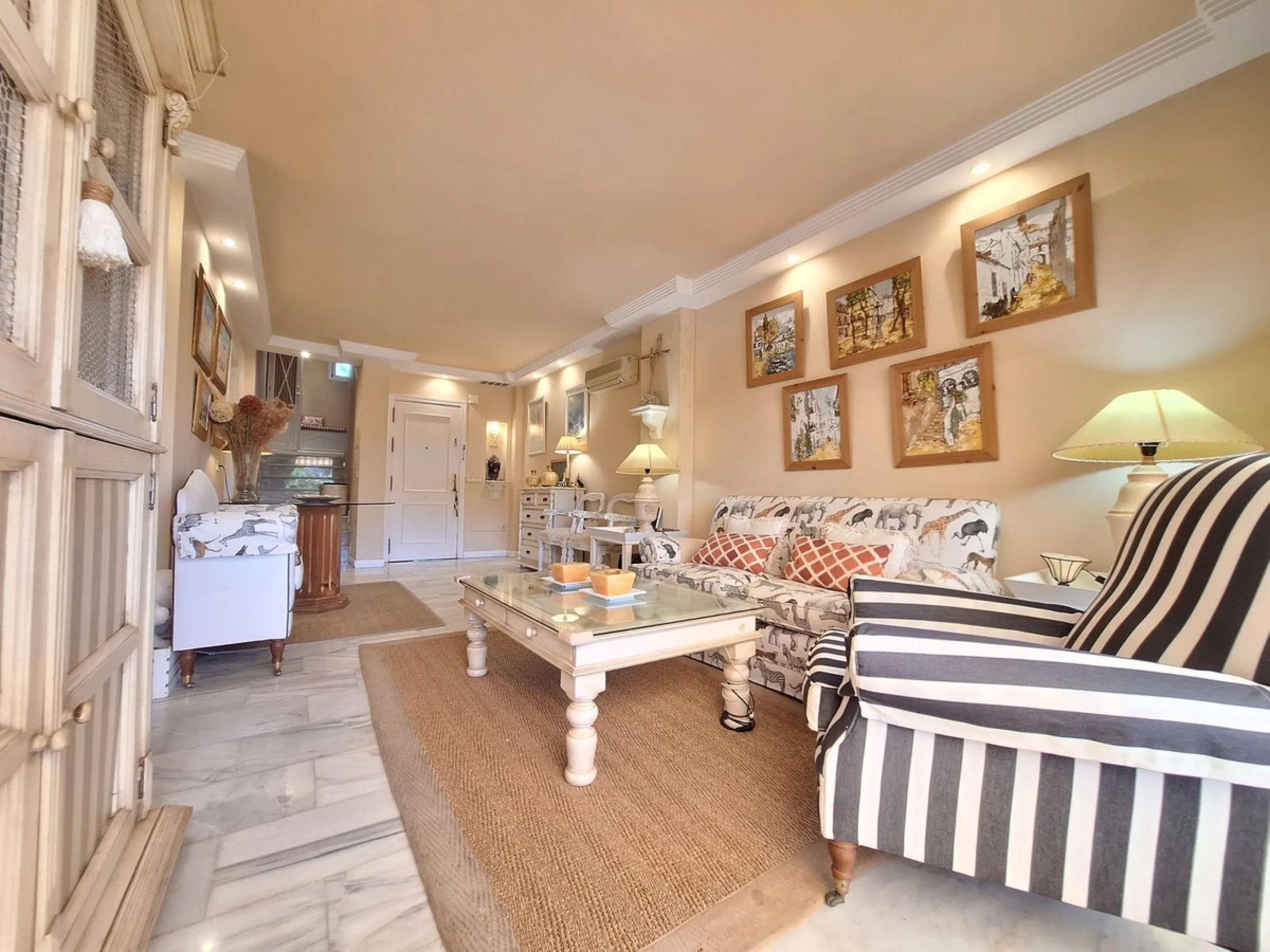 Apartment - Penthouse Duplex в продаже в Marbella, Málaga. В доме 2 спален и 2 ванных комнат. Площадь дома 107 м²