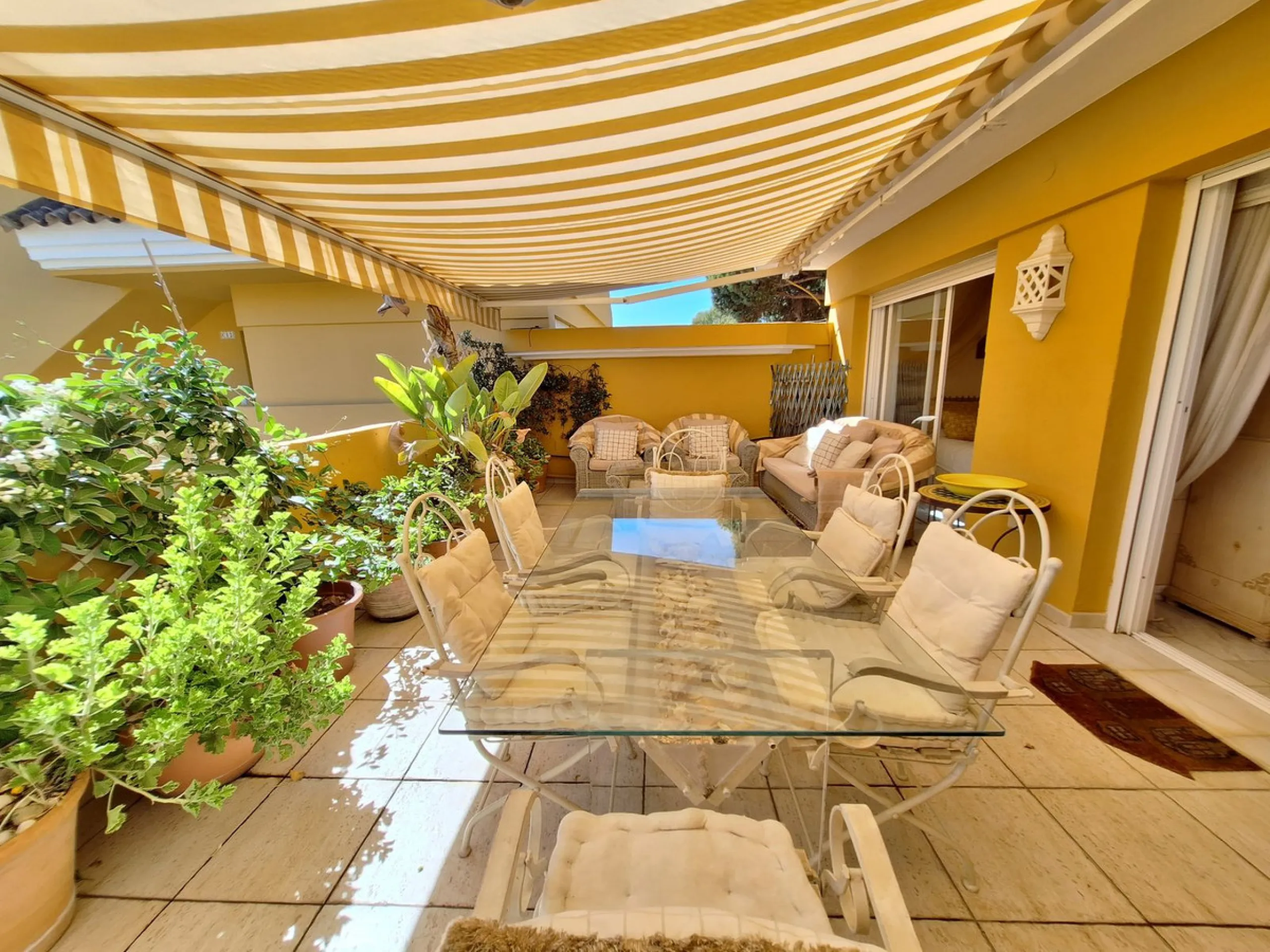 Apartment - Penthouse Duplex в продаже в Marbella, Málaga. В доме 2 спален и 2 ванных комнат. Площадь дома 107 м²