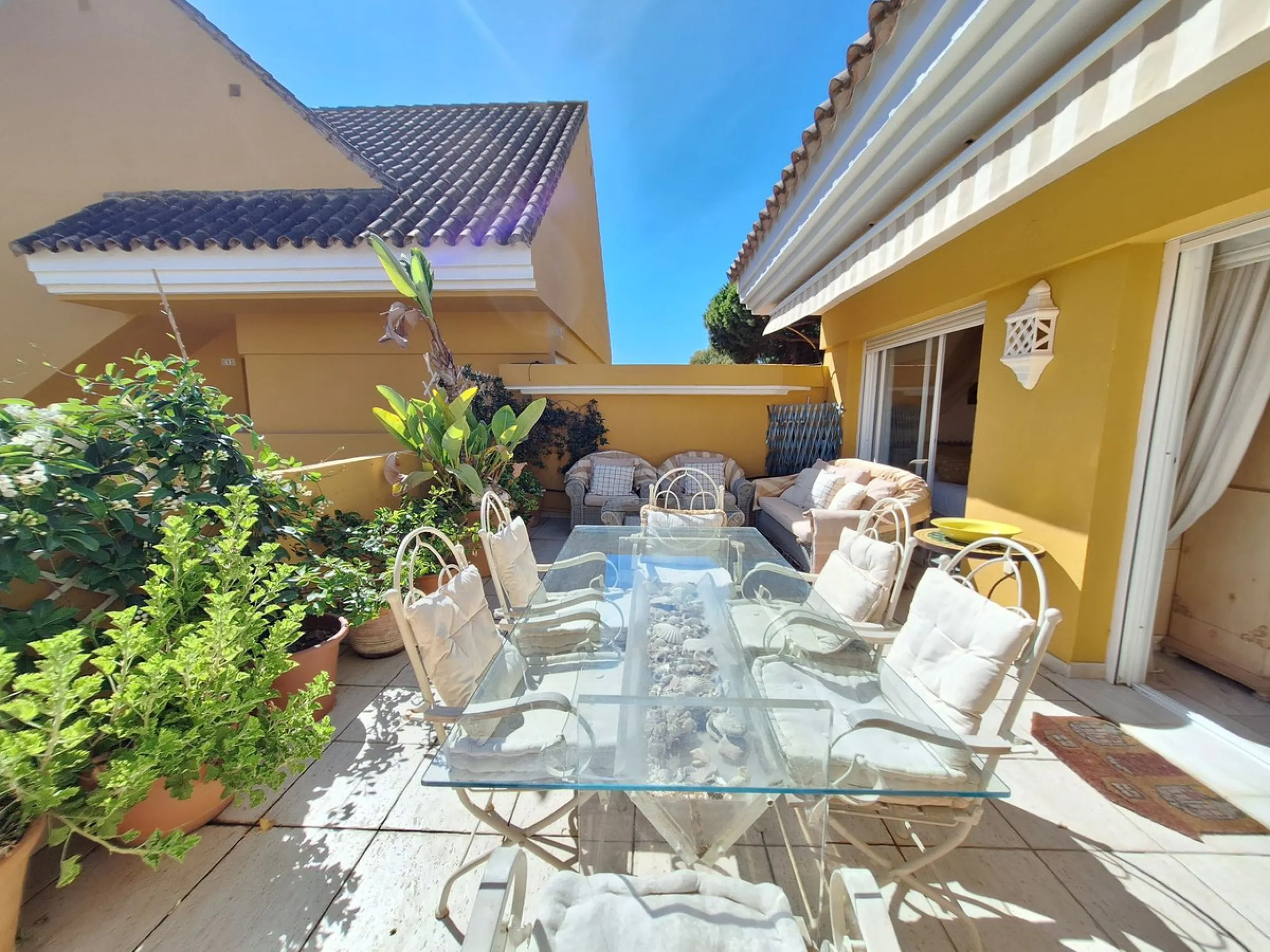 Apartment - Penthouse Duplex в продаже в Marbella, Málaga. В доме 2 спален и 2 ванных комнат. Площадь дома 107 м²